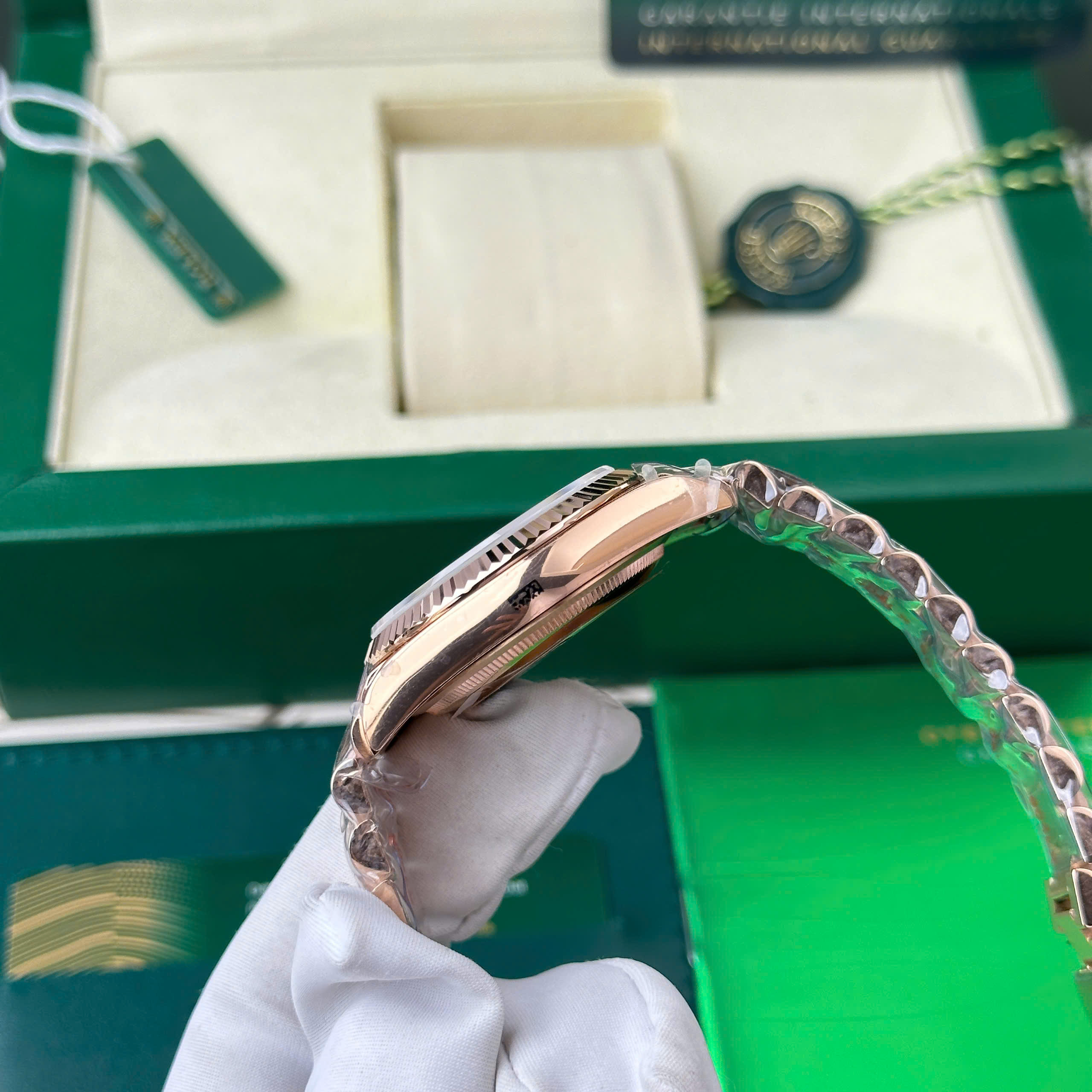 Đồng Hồ chế tác Rolex Day-Date 128235 Đồng Hồ chế tác Rolex Day-Date 128235