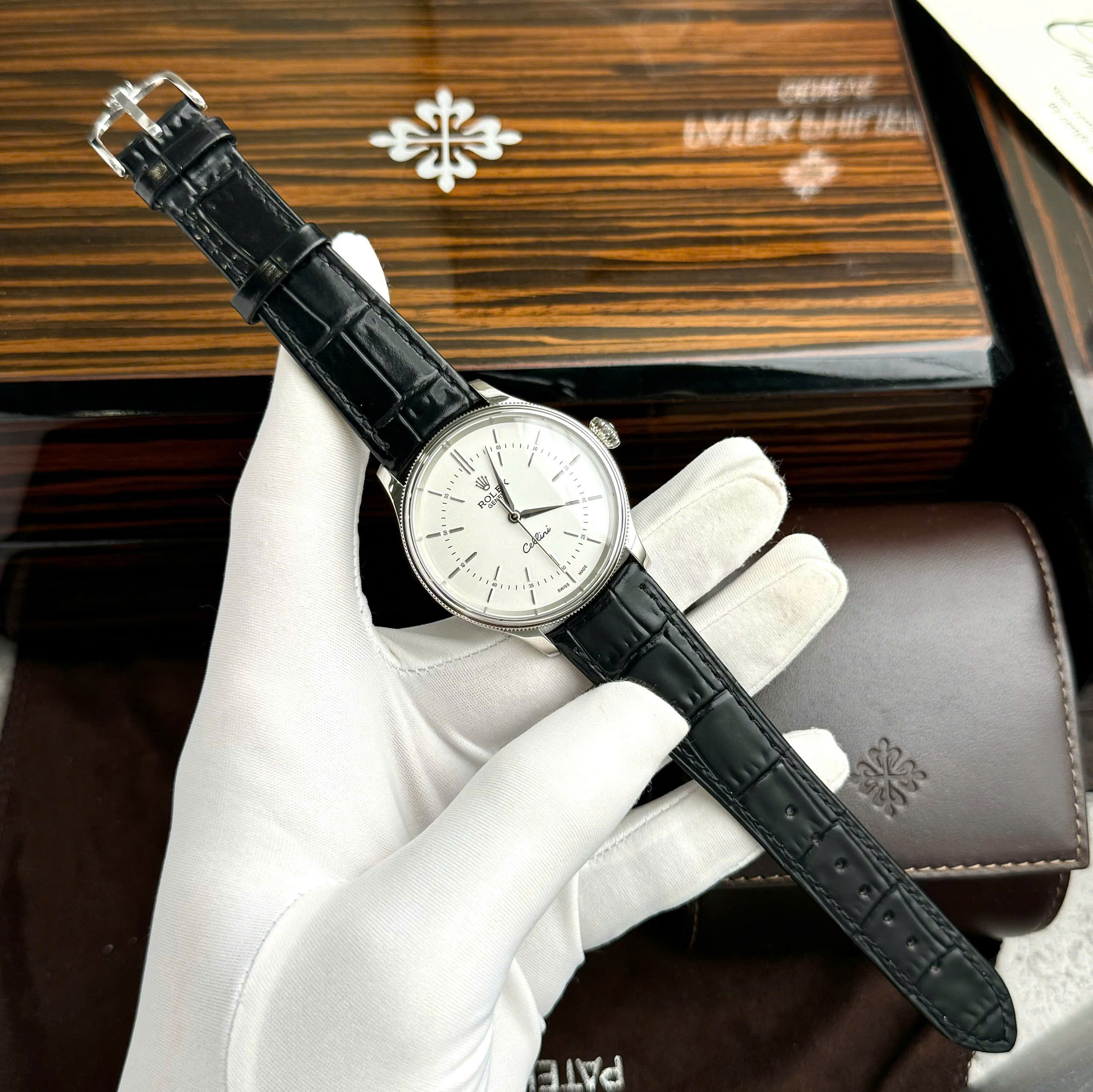 Đồng hồ Rolex Cellini mặt trắng dây da Rep 11 cao cấp 39mm (2) Đồng hồ Rolex Cellini mặt trắng dây da Rep 11 cao cấp 39mm (2)