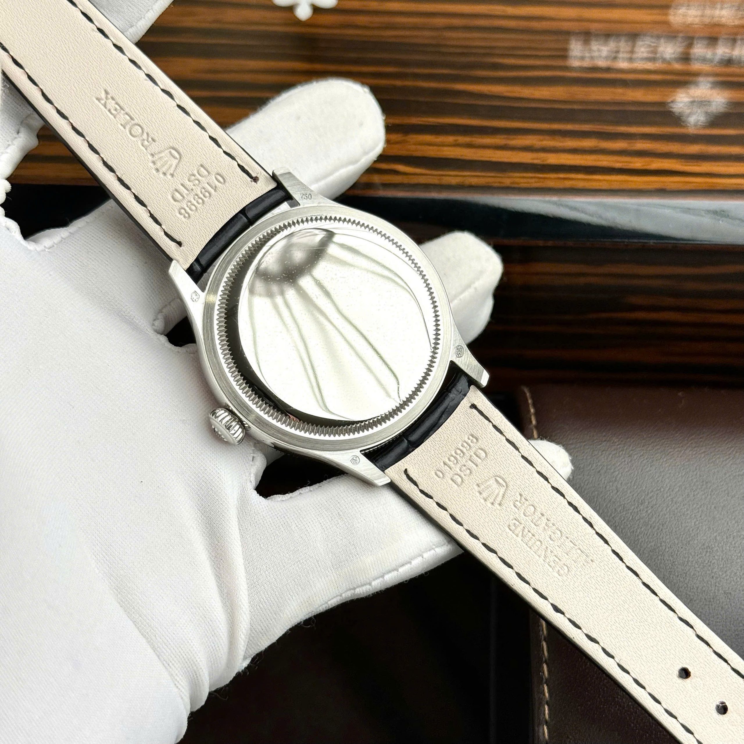 Đồng hồ Rolex Cellini mặt trắng dây da Rep 11 cao cấp 39mm (5) Đồng hồ Rolex Cellini mặt trắng dây da Rep 11 cao cấp 39mm (2)