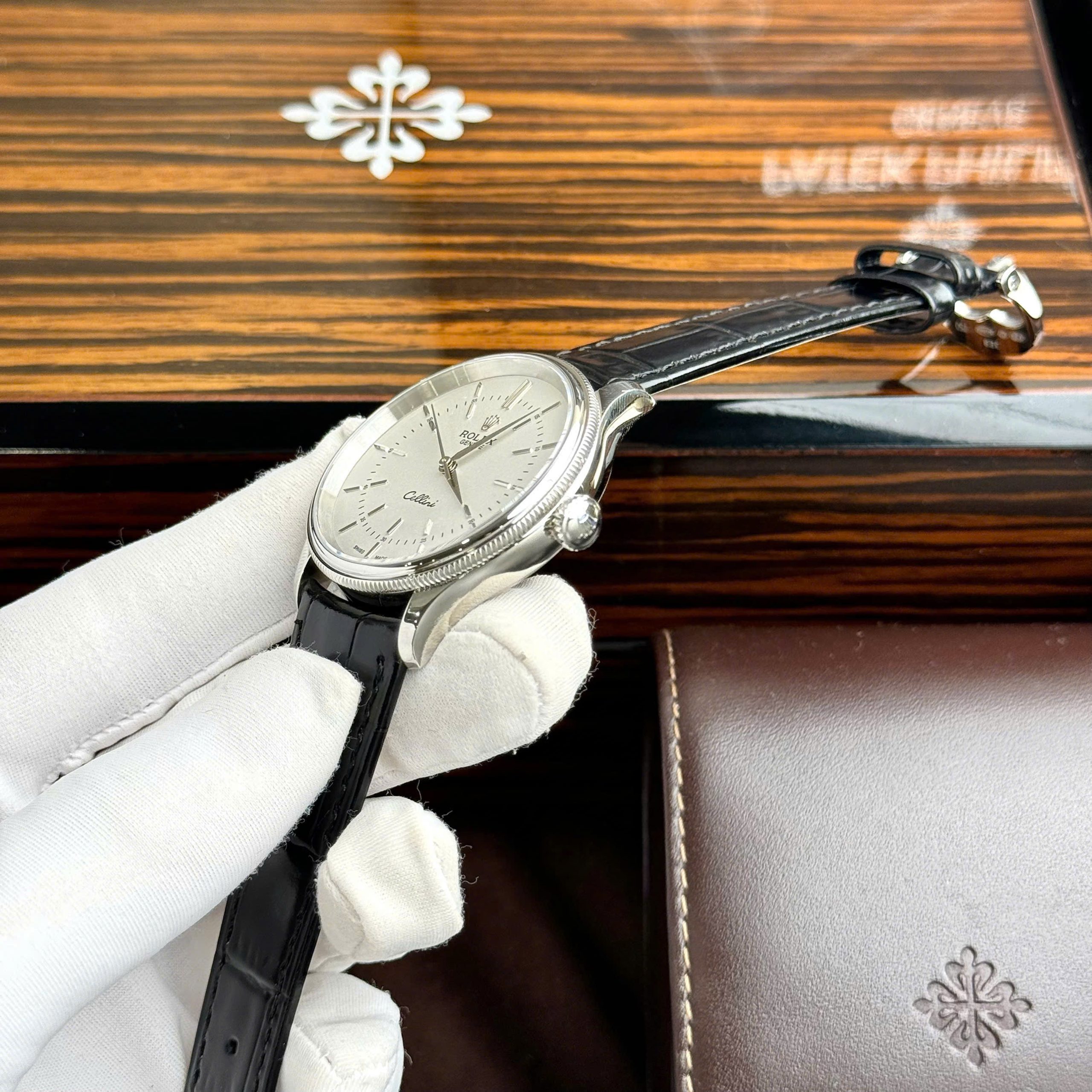 Đồng hồ Rolex Cellini mặt trắng dây da Rep 11 cao cấp 39mm (6) Đồng hồ Rolex Cellini mặt trắng dây da Rep 11 cao cấp 39mm (2)