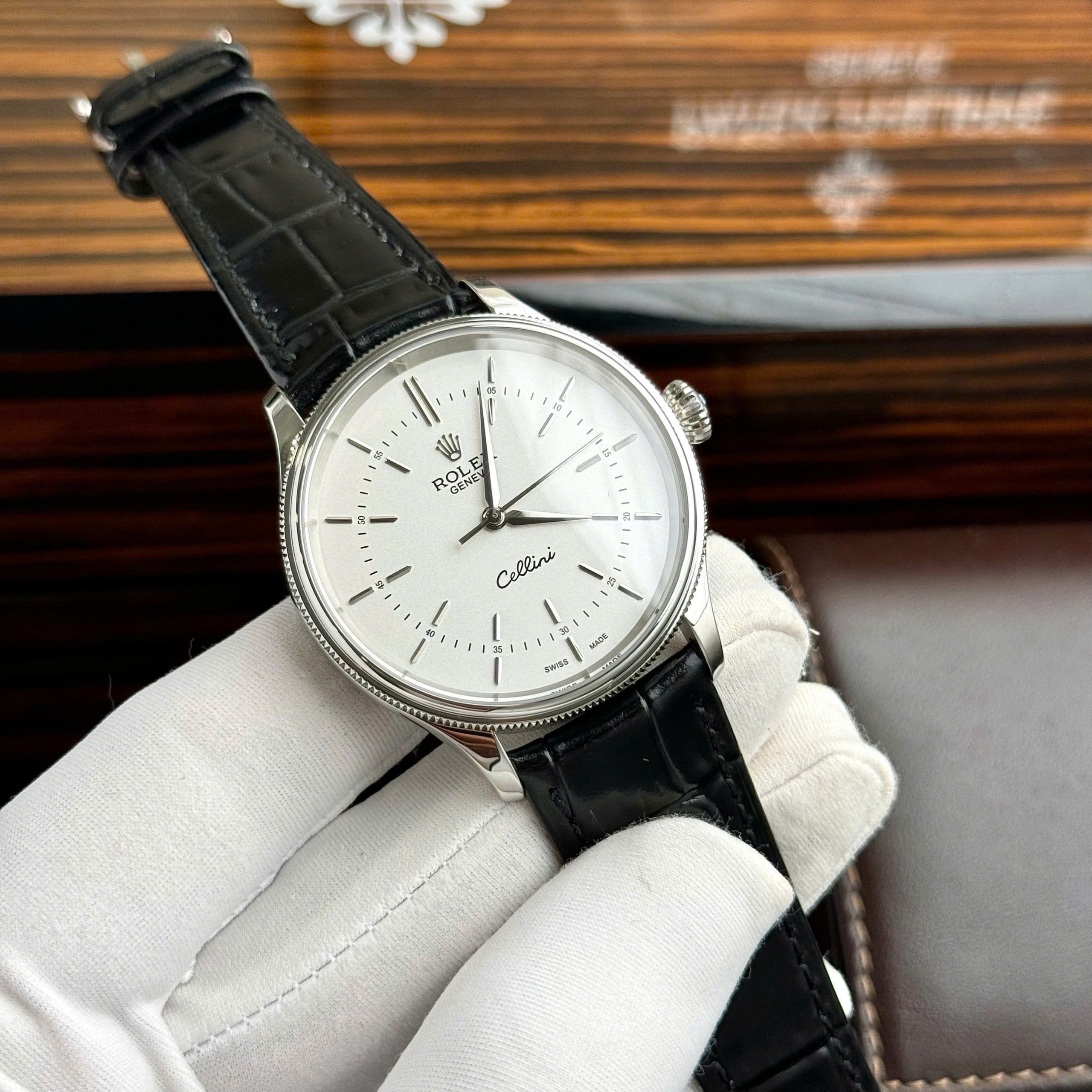 Đồng hồ Rolex Cellini mặt trắng dây da Rep 11 cao cấp 39mm (7) Đồng hồ Rolex Cellini mặt trắng dây da Rep 11 cao cấp 39mm (2)
