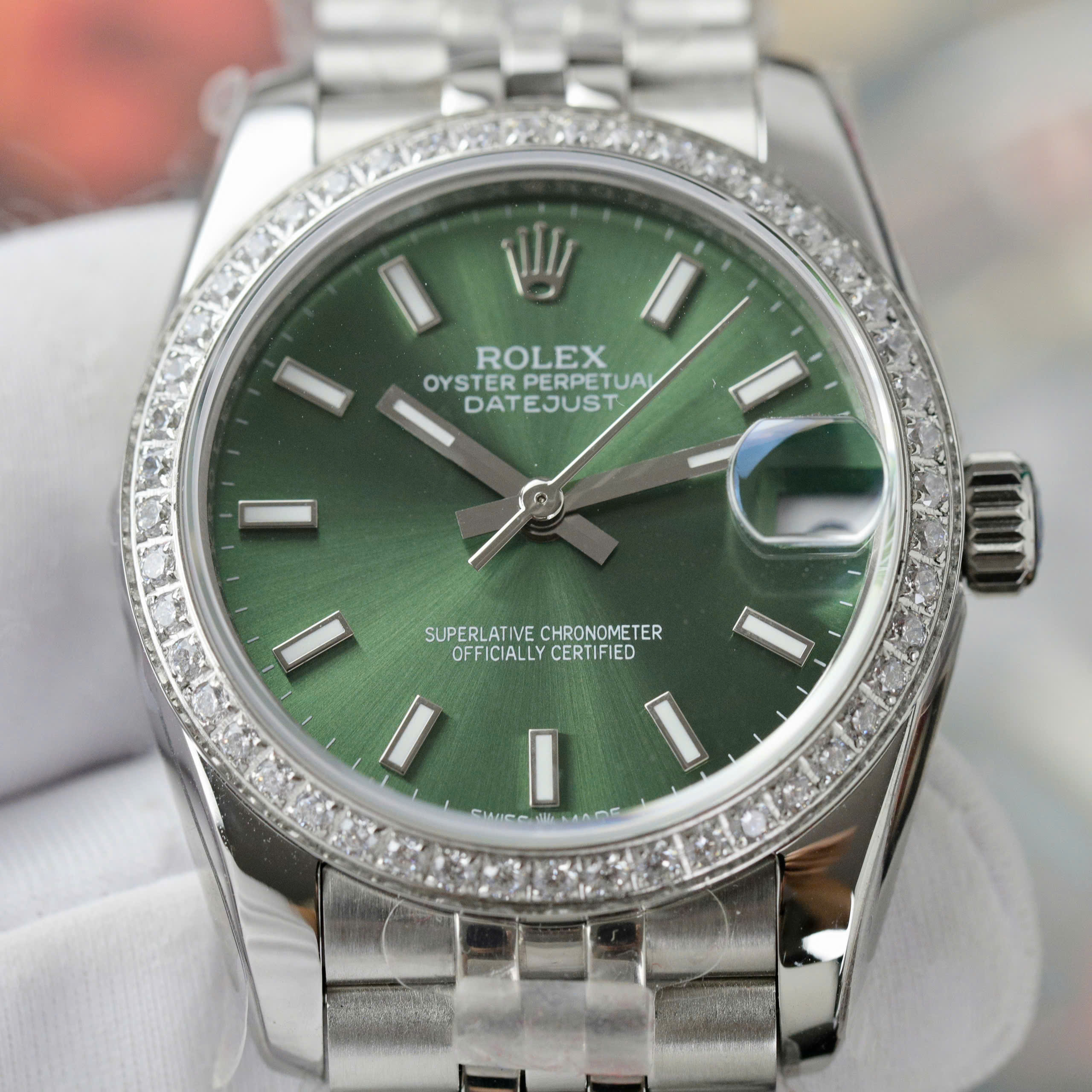 Đồng hồ Rolex DateJust Replica 11 nữ mặt xanh lá cây cọc số dạ quang 31mm (3) Đồng hồ Rolex DateJust Replica 11 nữ mặt xanh lá cây cọc số dạ quang 31mm (2)