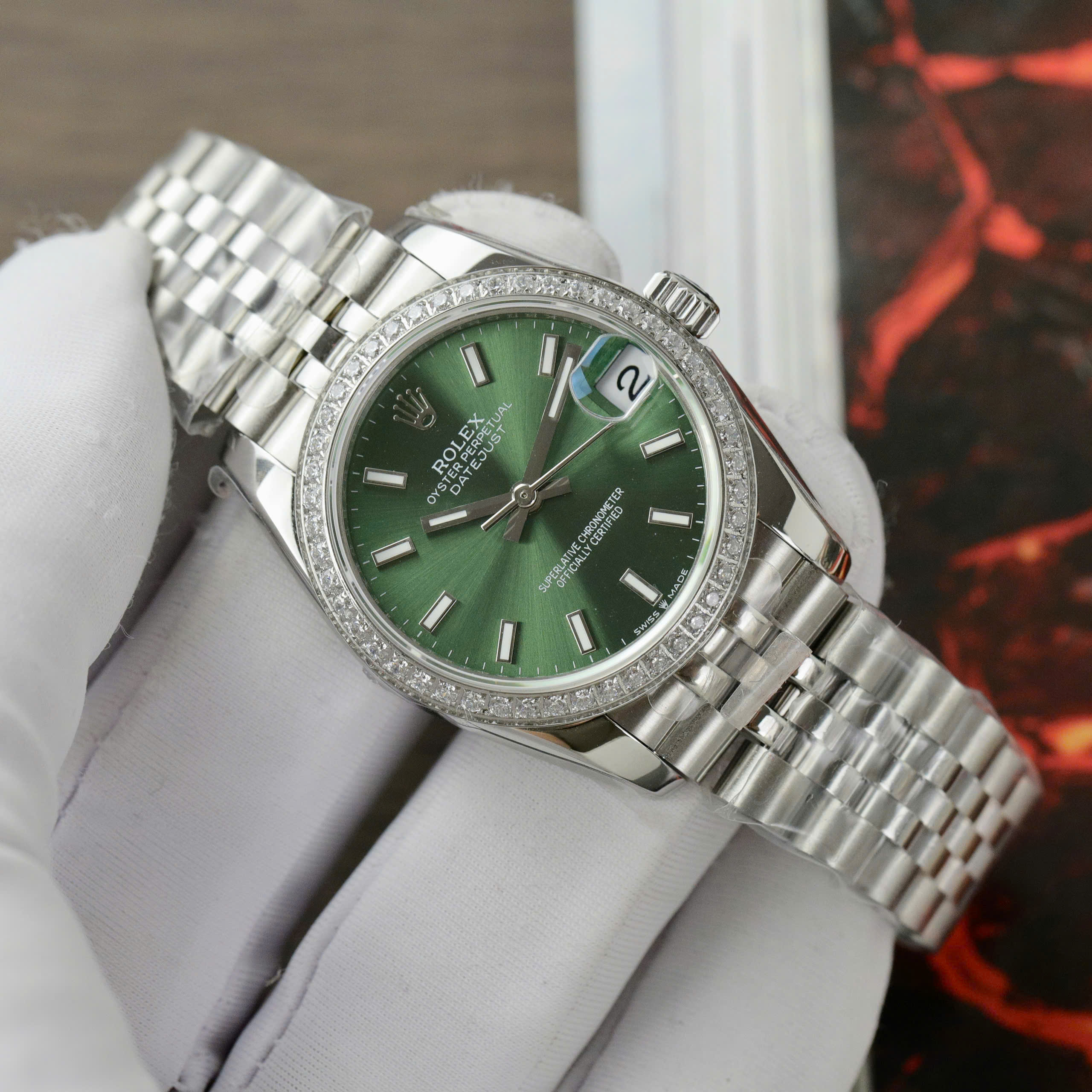 Đồng hồ Rolex DateJust Replica 11 nữ mặt xanh lá cây cọc số dạ quang 31mm (4) Đồng hồ Rolex DateJust Replica 11 nữ mặt xanh lá cây cọc số dạ quang 31mm (2)