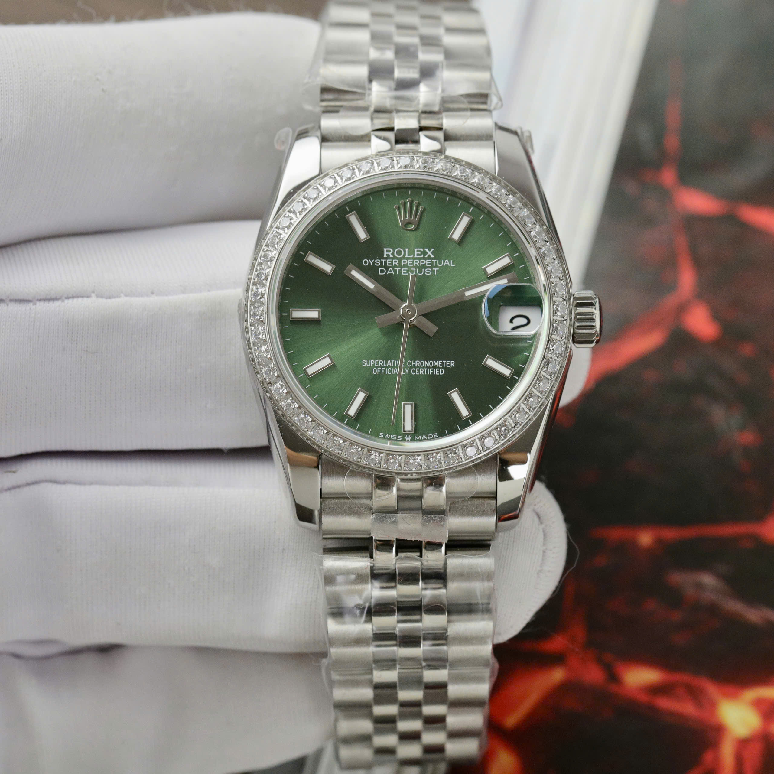 Đồng hồ Rolex DateJust Replica 11 nữ mặt xanh lá cây cọc số dạ quang 31mm (5) Đồng hồ Rolex DateJust Replica 11 nữ mặt xanh lá cây cọc số dạ quang 31mm (2)
