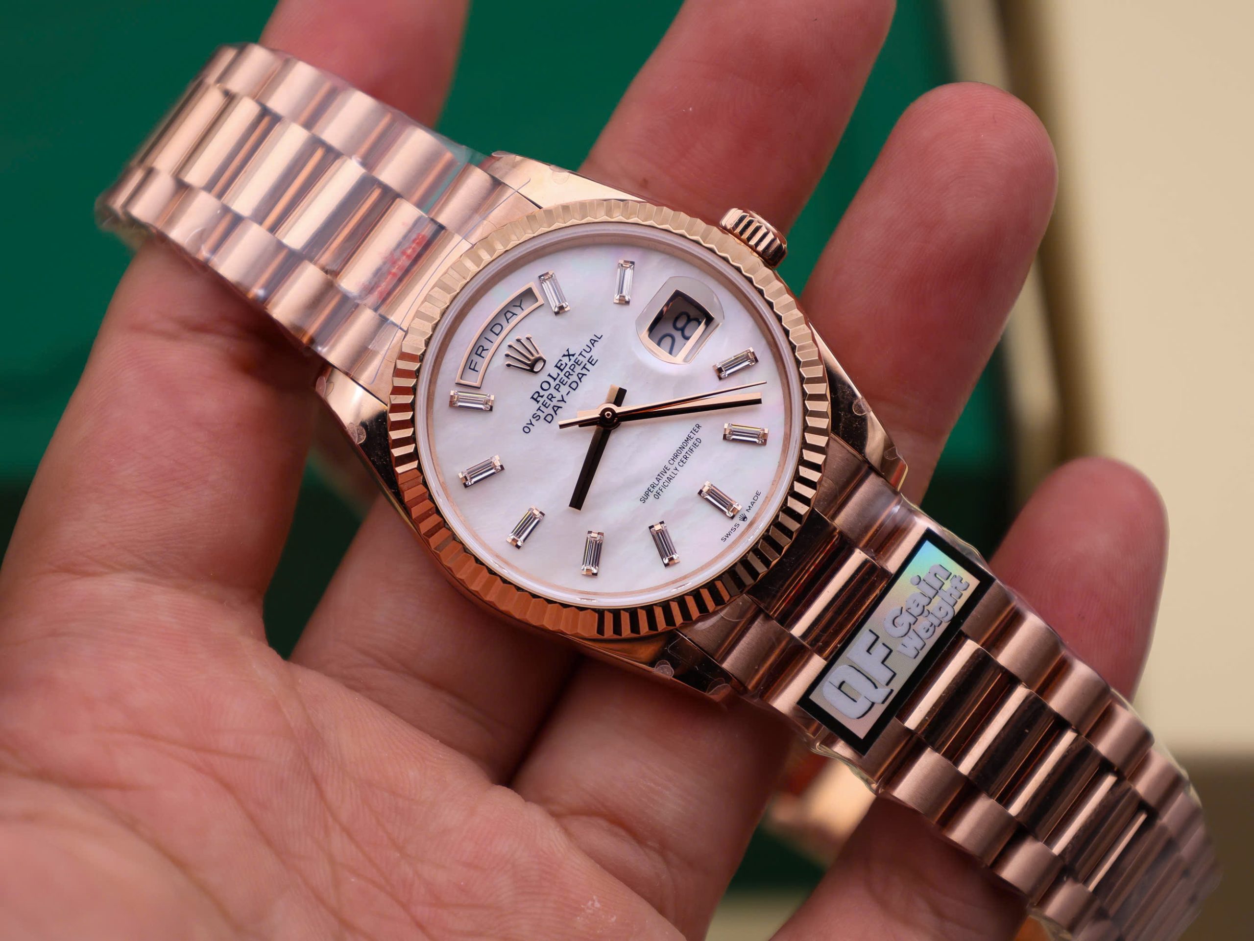 Đồng hồ Rolex Day-Date 128235 Replica 11 mặt số khảm xà cừ trọng lượng 158gram nhà máy QF 36mm (2) Đồng hồ Rolex Day-Date 128235 Replica 11 mặt số khảm xà cừ trọng lượng 158gram nhà máy QF 36mm (2)