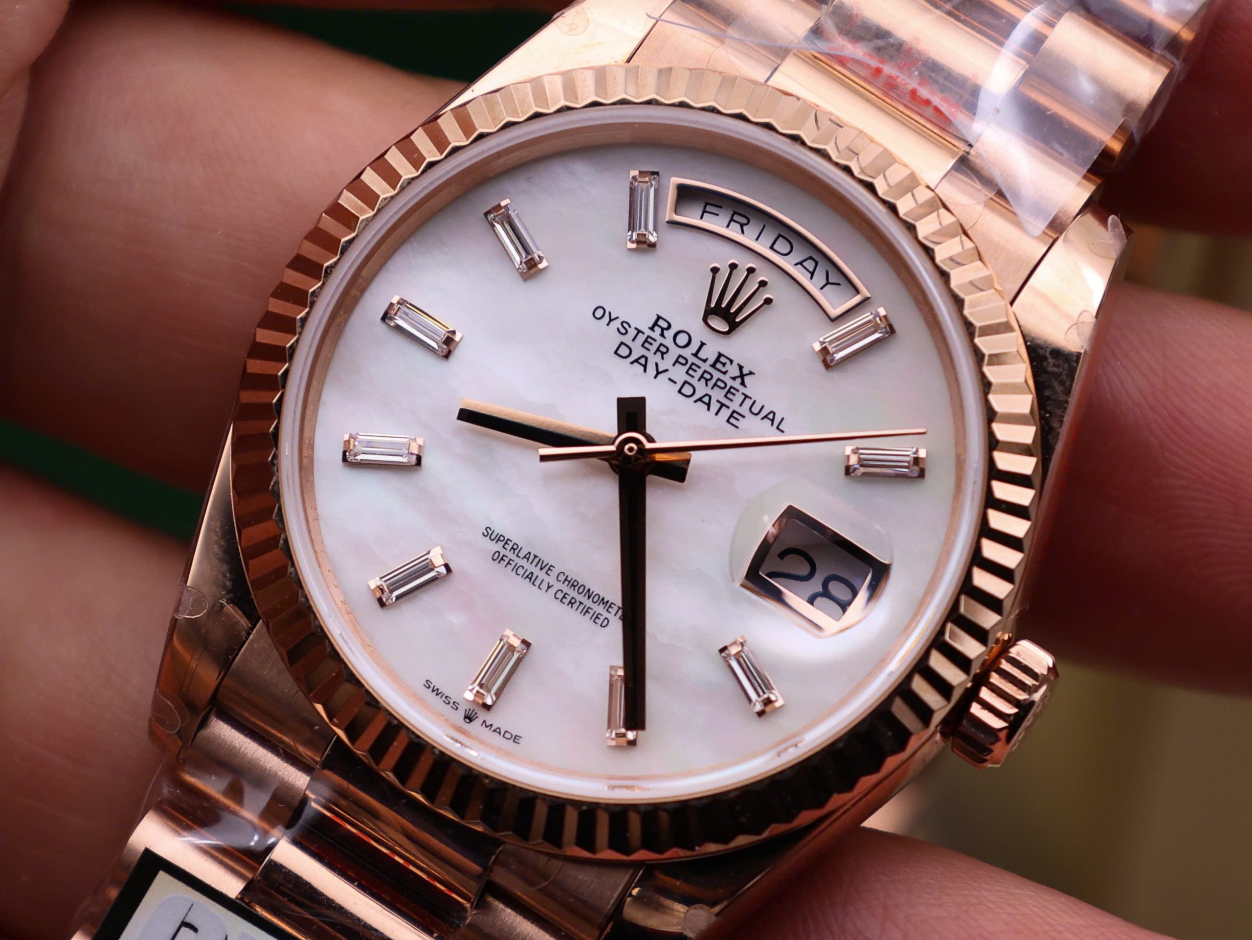 Đồng hồ Rolex Day-Date 128235 Replica 11 mặt số khảm xà cừ trọng lượng 158gram nhà máy QF 36mm (3) Đồng hồ Rolex Day-Date 128235 Replica 11 mặt số khảm xà cừ trọng lượng 158gram nhà máy QF 36mm (2)