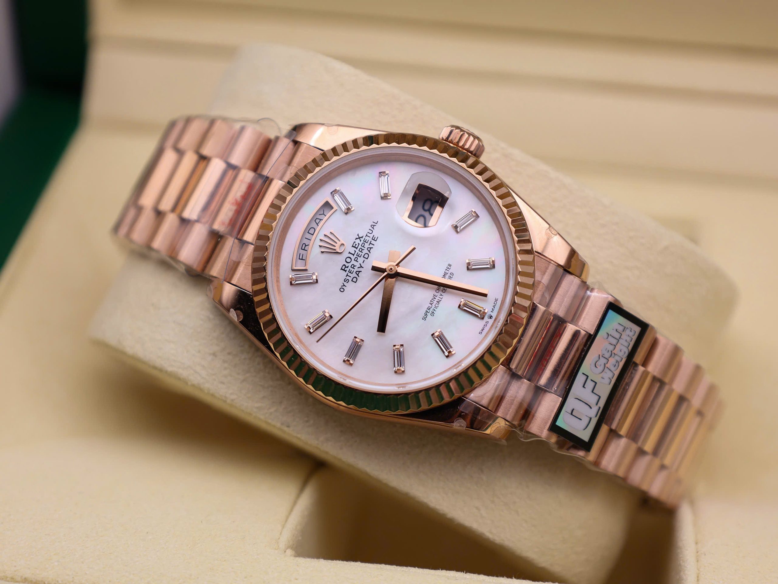 Đồng hồ Rolex Day-Date 128235 Replica 11 mặt số khảm xà cừ trọng lượng 158gram nhà máy QF 36mm (4) Đồng hồ Rolex Day-Date 128235 Replica 11 mặt số khảm xà cừ trọng lượng 158gram nhà máy QF 36mm (2)