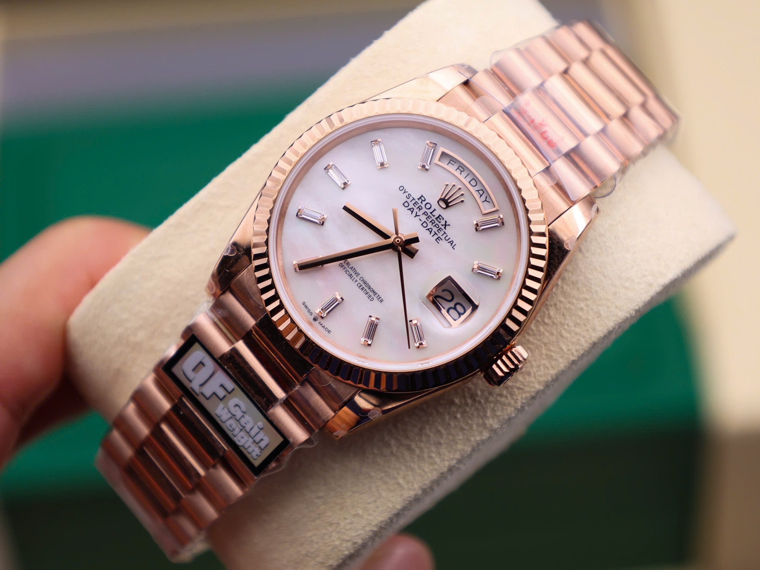 Đồng hồ Rolex Day-Date 128235 Replica 11 mặt số khảm xà cừ trọng lượng 158gram nhà máy QF 36mm (6) Đồng hồ Rolex Day-Date 128235 Replica 11 mặt số khảm xà cừ trọng lượng 158gram nhà máy QF 36mm (2)