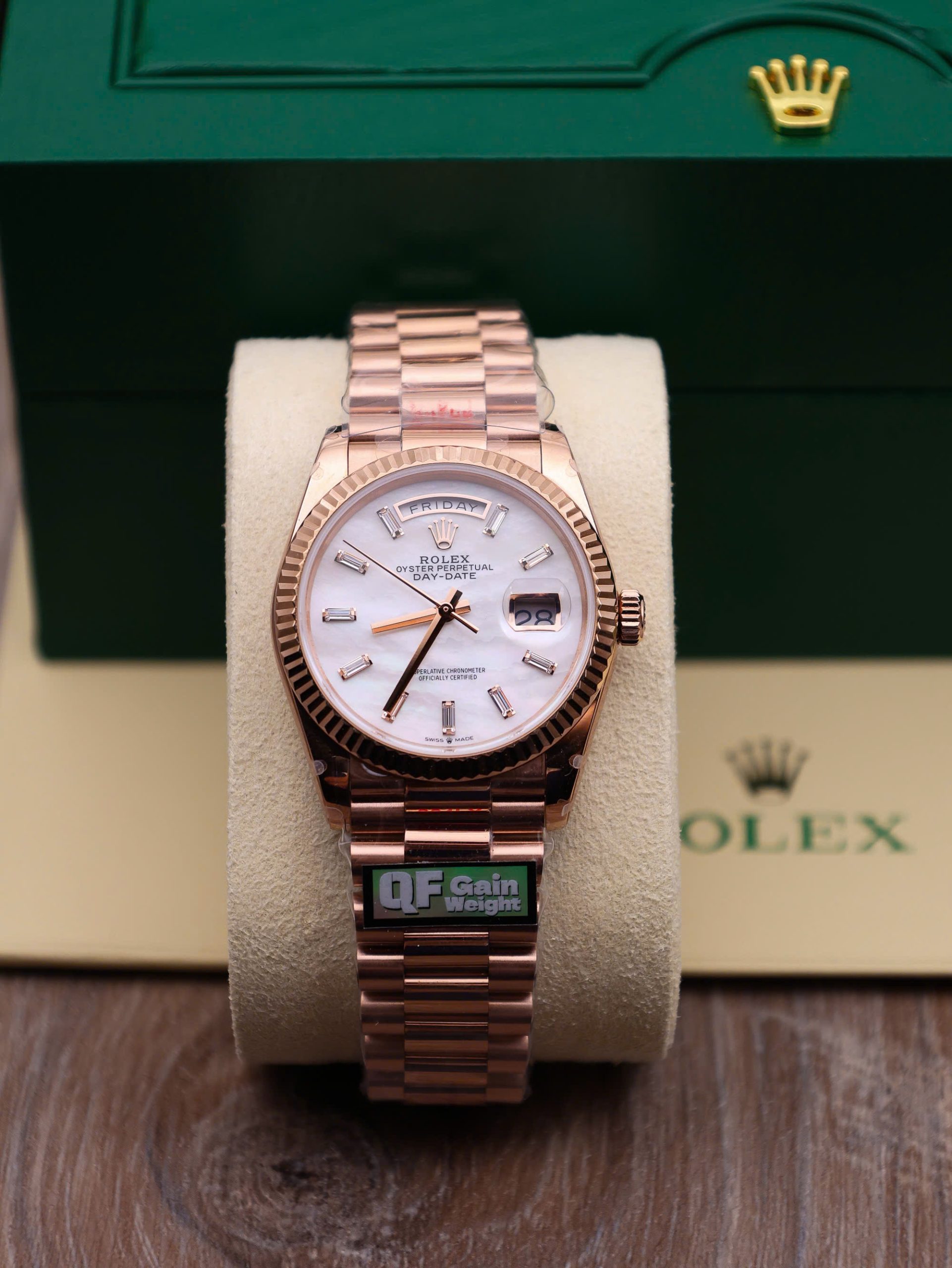 Đồng hồ Rolex Day-Date 128235 Replica 11 mặt số khảm xà cừ trọng lượng 158gram nhà máy QF 36mm (8) Đồng hồ Rolex Day-Date 128235 Replica 11 mặt số khảm xà cừ trọng lượng 158gram nhà máy QF 36mm (2)