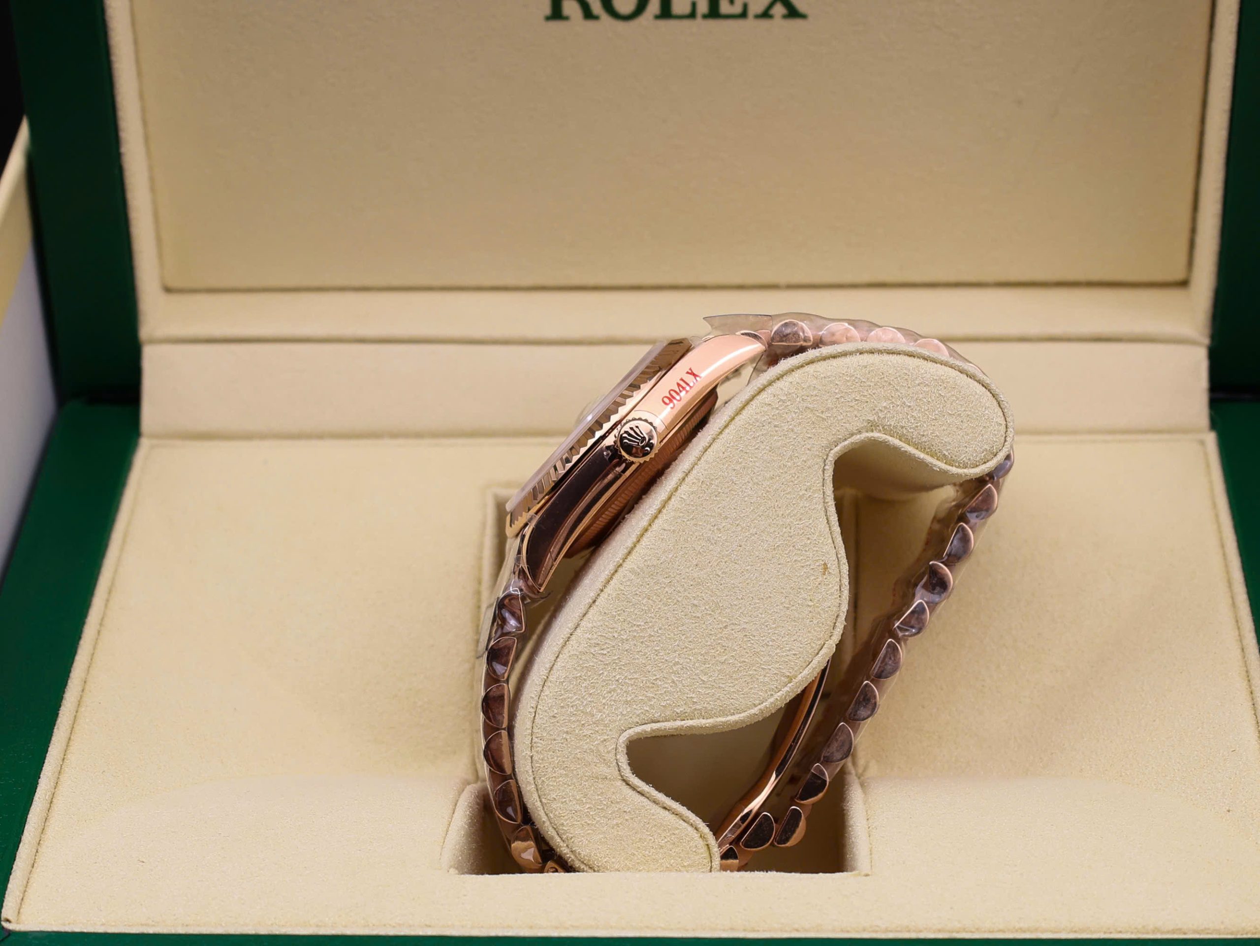 Đồng hồ Rolex Day-Date 128235 Replica 11 mặt số khảm xà cừ trọng lượng 158gram nhà máy QF 36mm (9) Đồng hồ Rolex Day-Date 128235 Replica 11 mặt số khảm xà cừ trọng lượng 158gram nhà máy QF 36mm (2)