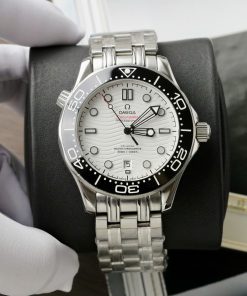 Đồng hồ Fake 11 Omega Seamaster nam mặt trắng dây kim loại 42mm (2)