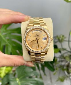 Đồng hồ Fake 11 Rolex Day-Date mặt vàng champagne đính đá 40mm (2)