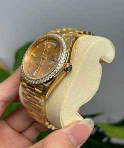 Đồng hồ Fake 11 Rolex Day-Date mặt vàng champagne đính đá 40mm (2)