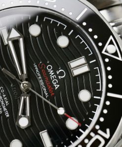 Đồng hồ Fake Thuỵ Sỹ Omega Seamaster nam mặt đen dây kim loại 42mm (2)
