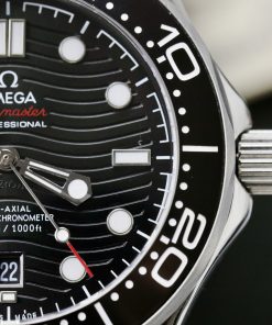 Đồng hồ Fake Thuỵ Sỹ Omega Seamaster nam mặt đen dây kim loại 42mm (2)