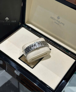 Đồng hồ Patek Philippe Nautilus 5713 Replica 1 1 mặt xanh đính đá 40mm (2)