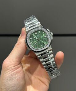 Đồng hồ Patek Philippe Nautilus 5723 Replica 11 mặt xanh là cây đính đá Baguette 40mm