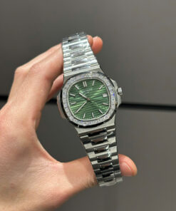Đồng hồ Patek Philippe Nautilus 5723 Replica 11 mặt xanh là cây đính đá Baguette 40mm