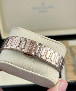 Đồng hồ Patek Philippe Nautilus 7010 Rep 11 mạ vàng hồng mặt trắng 32mm (2)