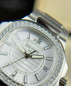 Đồng hồ Patek Philippe Nautilus 7010 Replica 1 1 mặt trắng máy pin GRF 32mm (2)