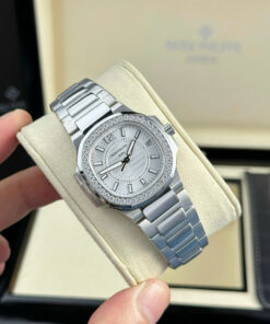 Đồng hồ Patek Philippe Nautilus 7010 Replica 1 1 mặt trắng máy pin GRF 32mm (2)