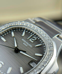 Đồng hồ Patek Philippe Nautilus 7010 Replica 11 mặt xám viền đính đá GRF 32mm (2)