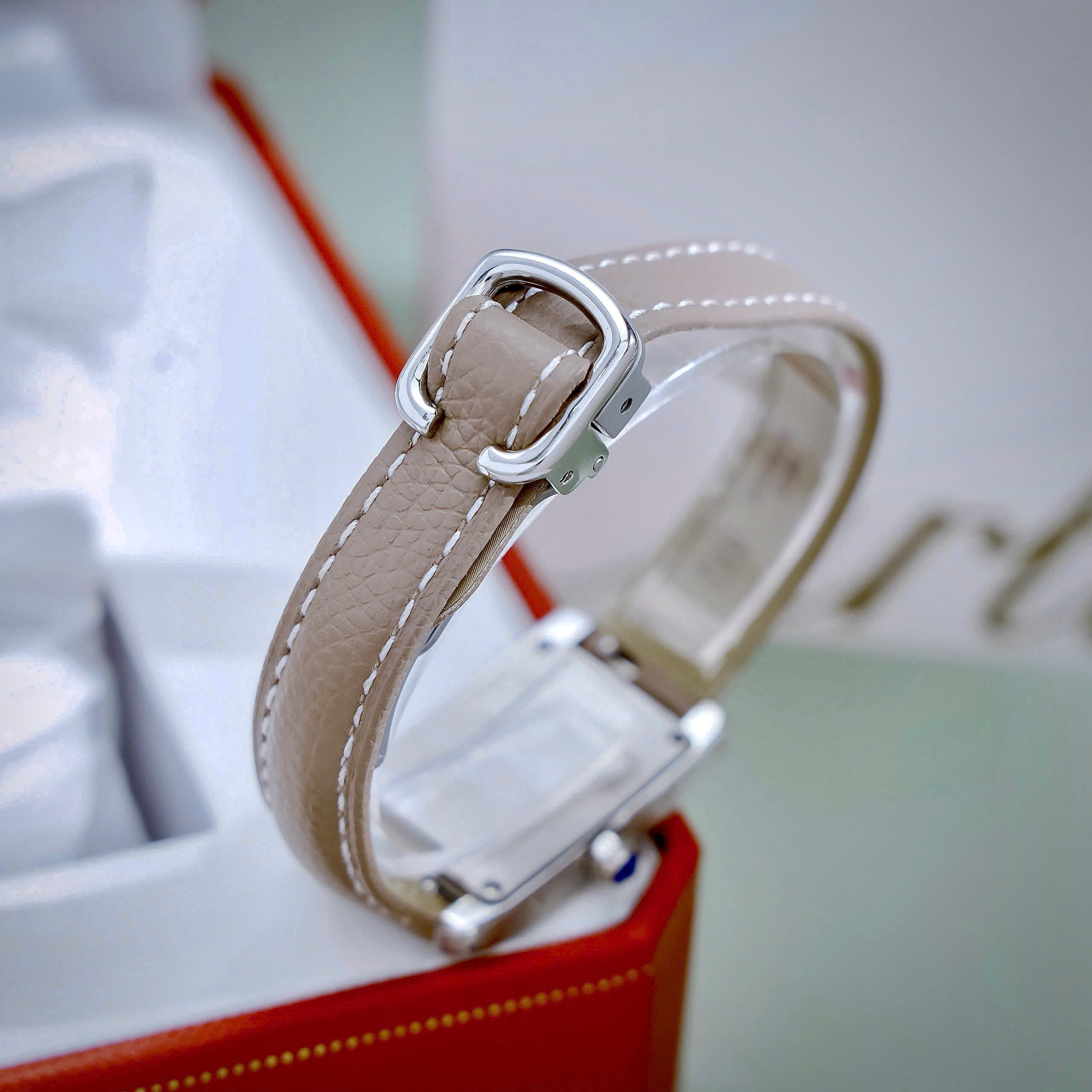 Đồng hồ Cartier Tank Américaine dây da mặt chữ nhật super fake 34mmx20mm (7) Đồng hồ Cartier Tank Américaine dây da mặt chữ nhật super fake 34mmx20mm