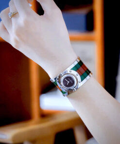 Đồng hồ Gucci Twirl like auth dạng lắc tay mix màu xanh đỏ 25mm