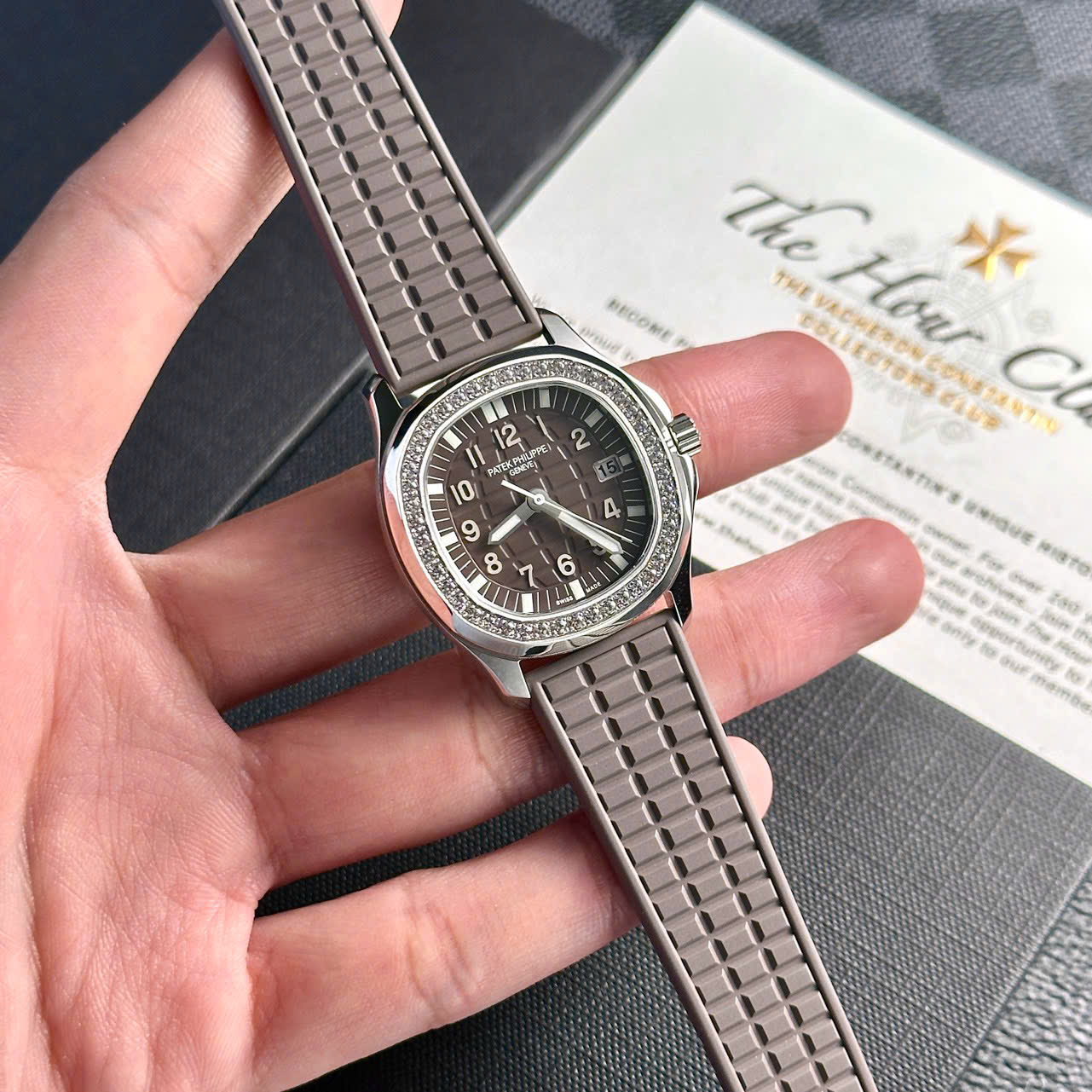 Đồng hồ Patek Philippe nữ đính đá dây cao su Replica cao cấp nhà máy PPF 35,6mm (2) Đồng hồ Patek Philippe nữ đính đá dây cao su Replica cao cấp nhà máy PPF 35,6mm