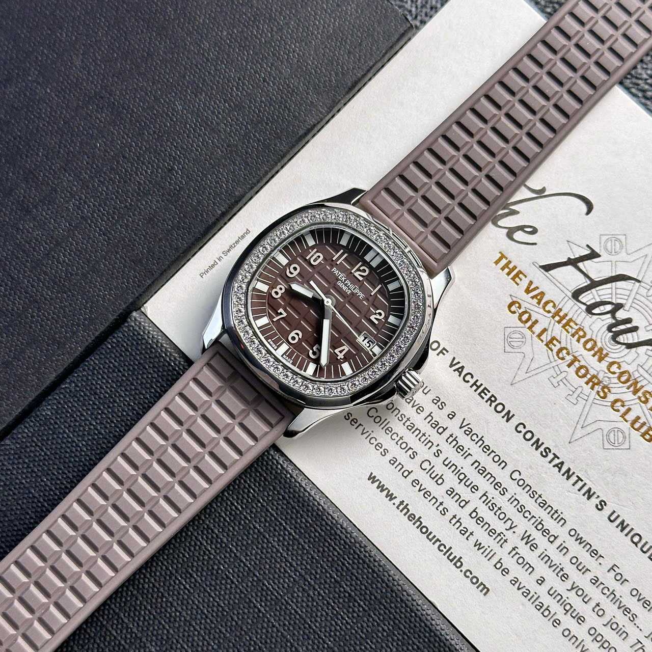 Đồng hồ Patek Philippe nữ đính đá dây cao su Replica cao cấp nhà máy PPF 35,6mm (5) Đồng hồ Patek Philippe nữ đính đá dây cao su Replica cao cấp nhà máy PPF 35,6mm