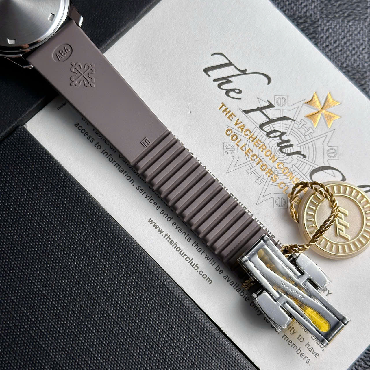 Đồng hồ Patek Philippe nữ đính đá dây cao su Replica cao cấp nhà máy PPF 35,6mm (6) Đồng hồ Patek Philippe nữ đính đá dây cao su Replica cao cấp nhà máy PPF 35,6mm