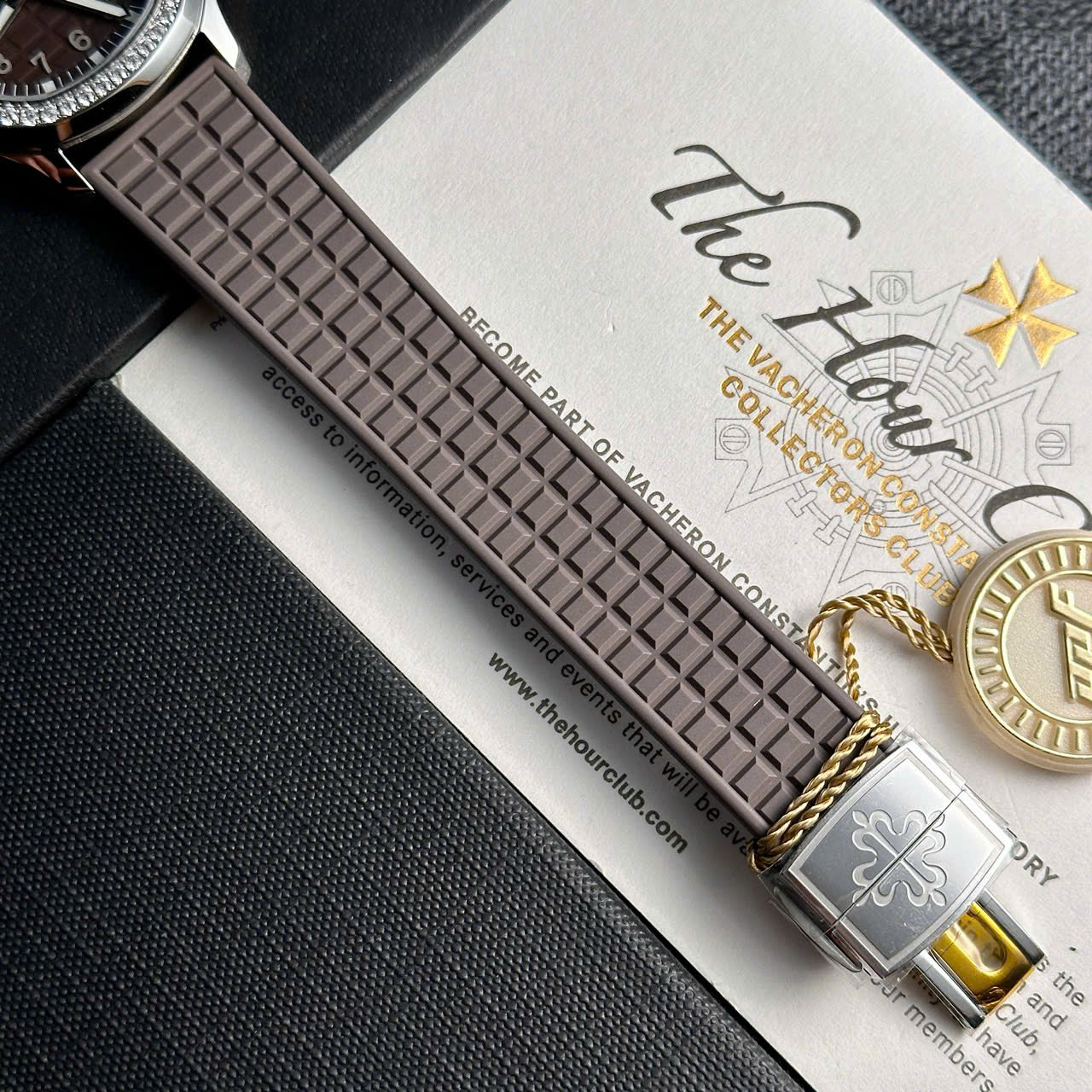 Đồng hồ Patek Philippe nữ đính đá dây cao su Replica cao cấp nhà máy PPF 35,6mm (8) Đồng hồ Patek Philippe nữ đính đá dây cao su Replica cao cấp nhà máy PPF 35,6mm