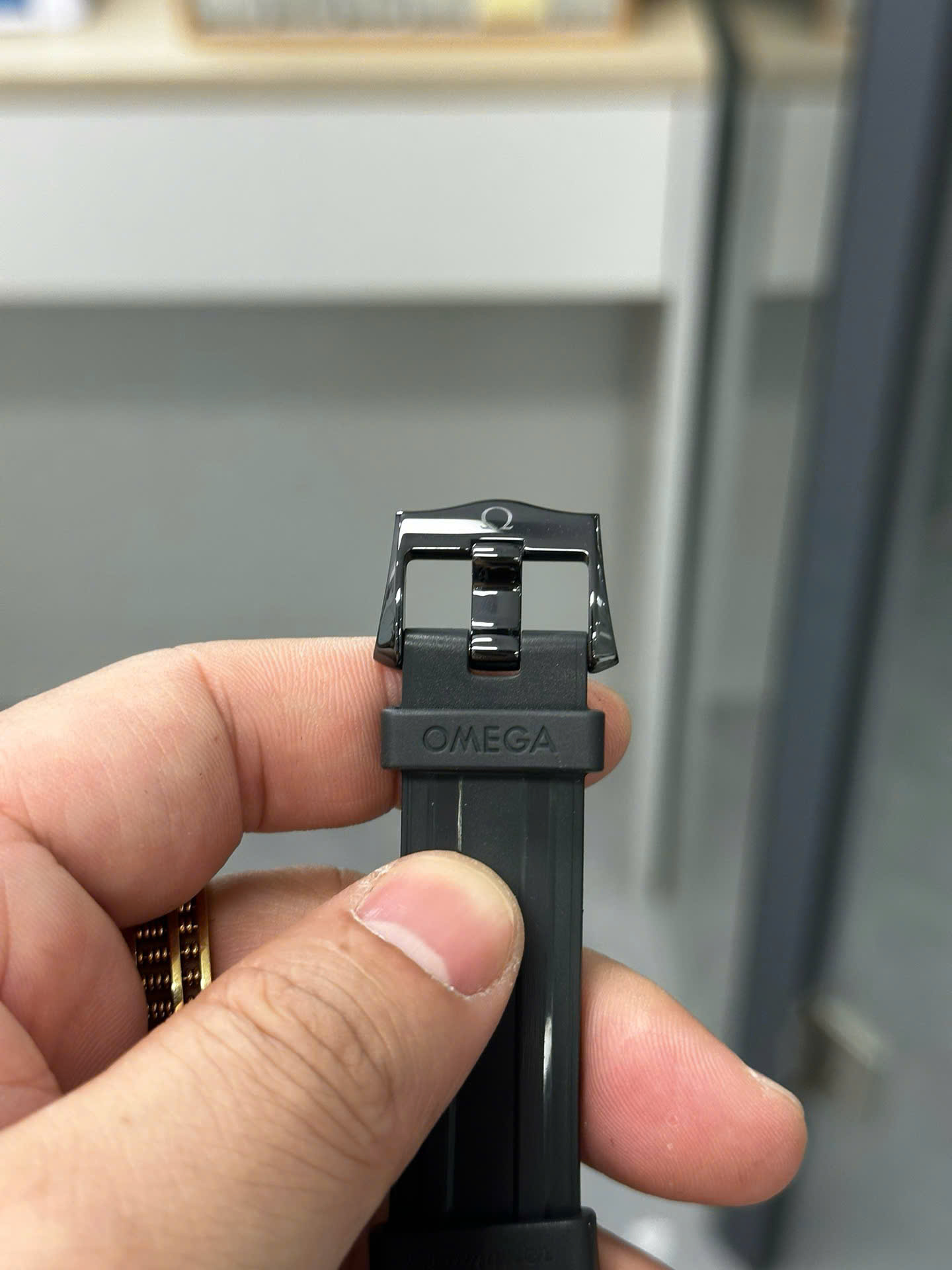 Đồng hồ Omega Seamaster chế tác vỏ gốm đen máy cơ Thuỵ Sỹ VS Factory 42mm (1) Đồng hồ Omega Seamaster chế tác vỏ gốm đen máy cơ Thuỵ Sỹ VS Factory 42mm (2)