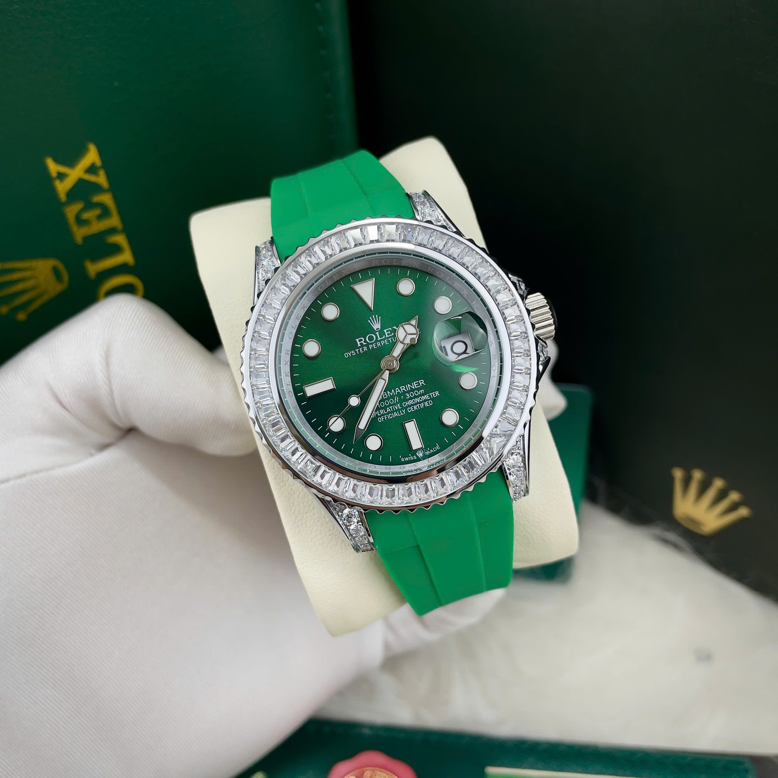 Đồng hồ Rolex Submariner nam niềng đá dây cao su xanh lá Fake cao cấp 40mm (2) Đồng hồ Rolex Submariner nam niềng đá dây cao su xanh lá Fake cao cấp 40mm