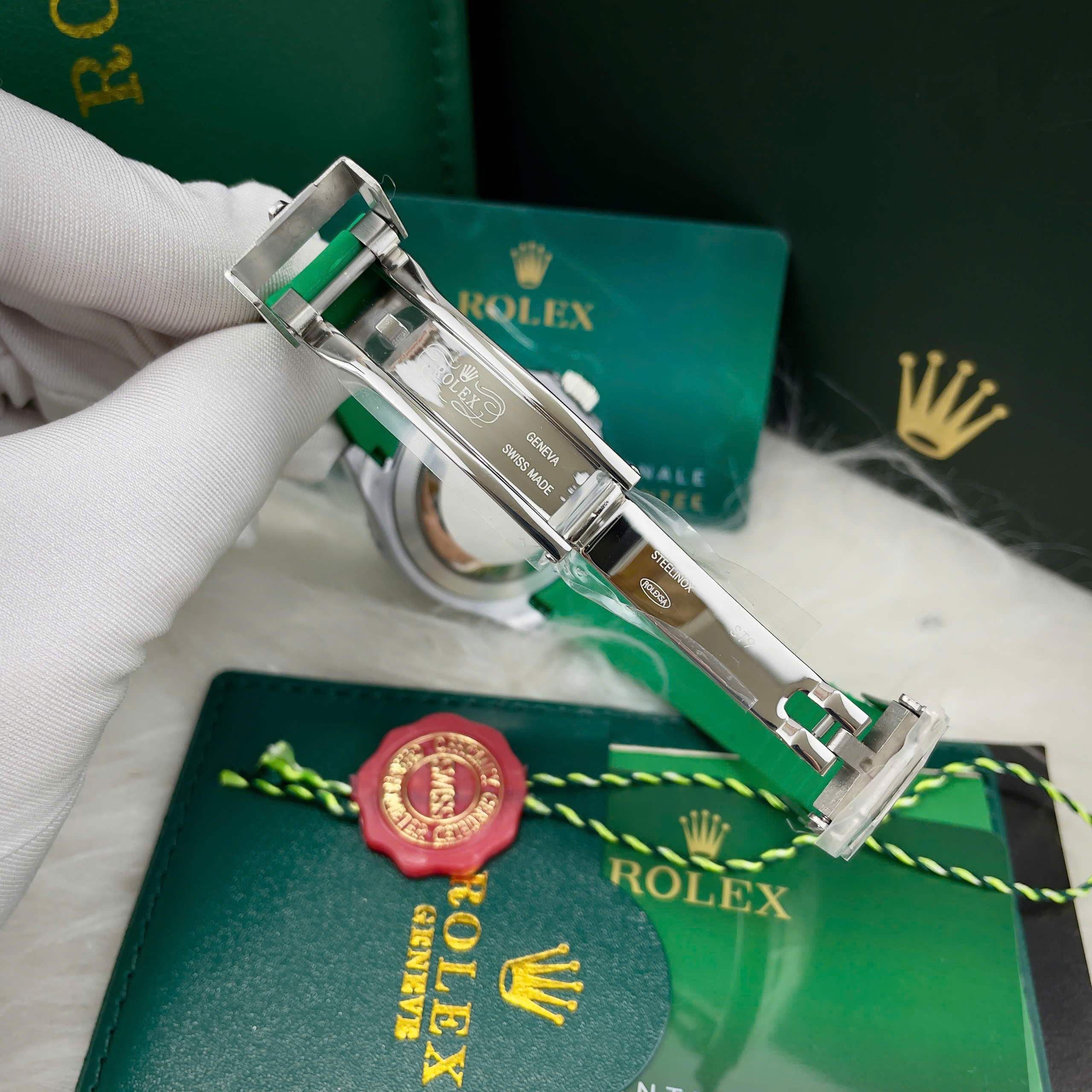 Đồng hồ Rolex Submariner nam niềng đá dây cao su xanh lá Fake cao cấp 40mm (3) Đồng hồ Rolex Submariner nam niềng đá dây cao su xanh lá Fake cao cấp 40mm