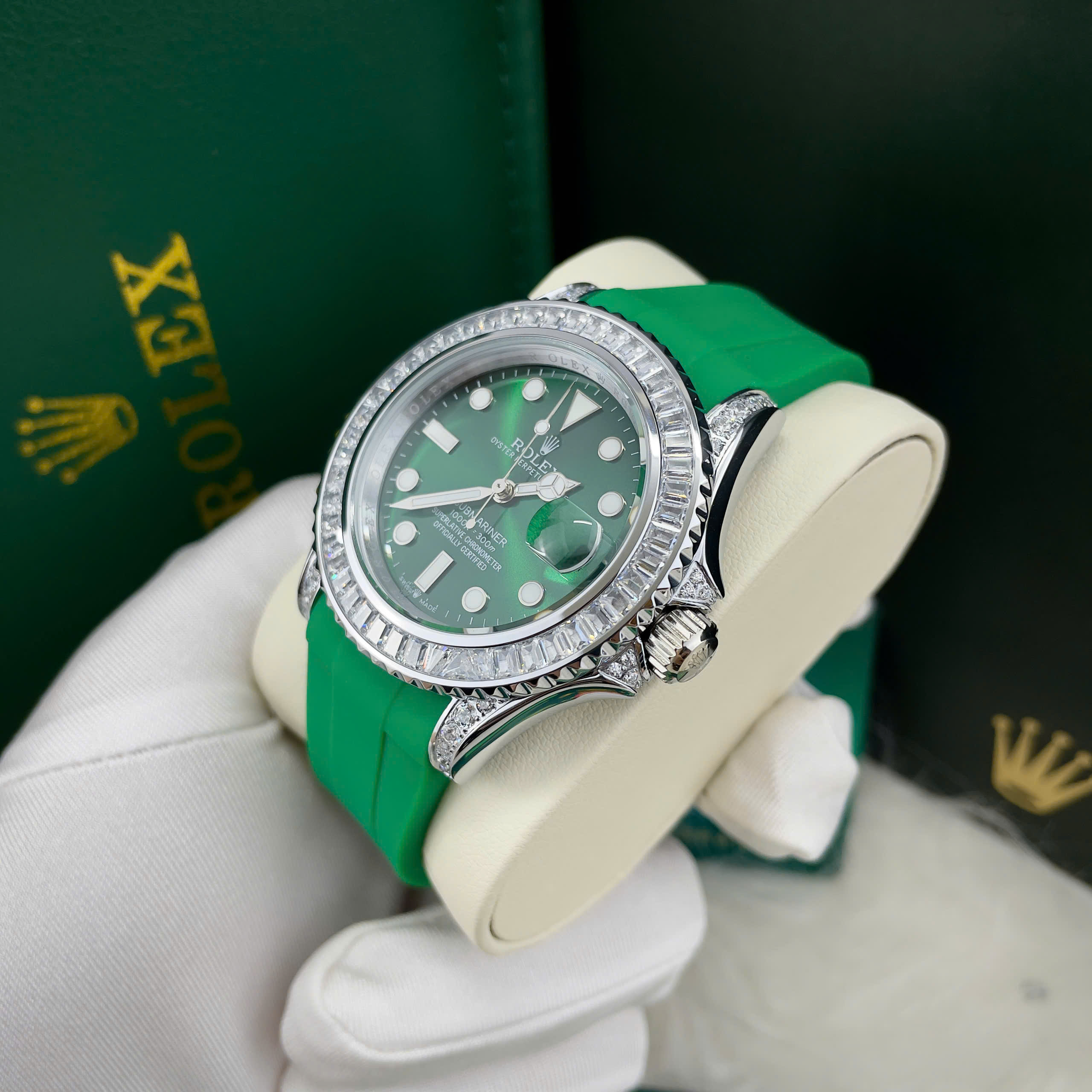 Đồng hồ Rolex Submariner nam niềng đá dây cao su xanh lá Fake cao cấp 40mm (4) Đồng hồ Rolex Submariner nam niềng đá dây cao su xanh lá Fake cao cấp 40mm