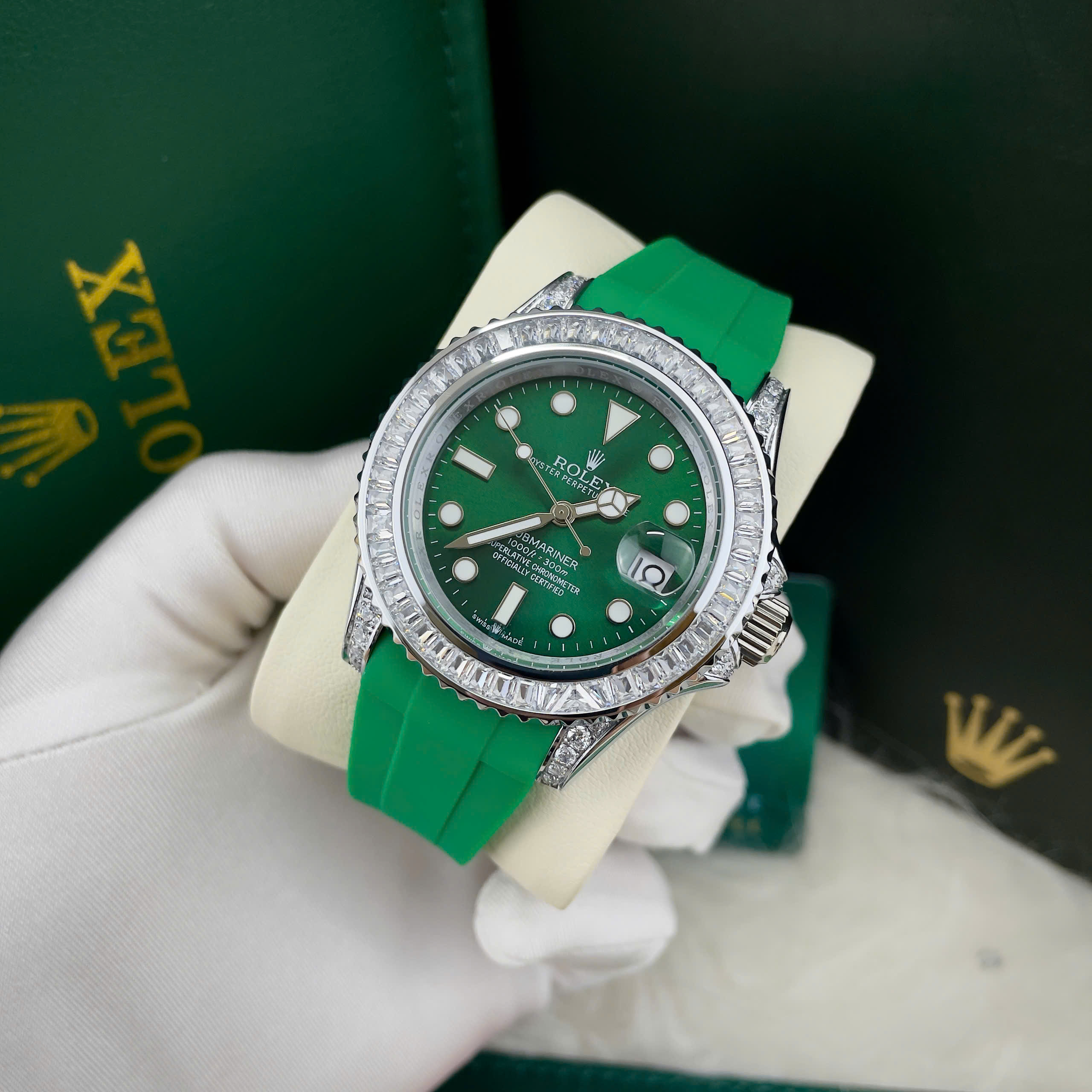 Đồng hồ Rolex Submariner nam niềng đá dây cao su xanh lá Fake cao cấp 40mm (6) Đồng hồ Rolex Submariner nam niềng đá dây cao su xanh lá Fake cao cấp 40mm