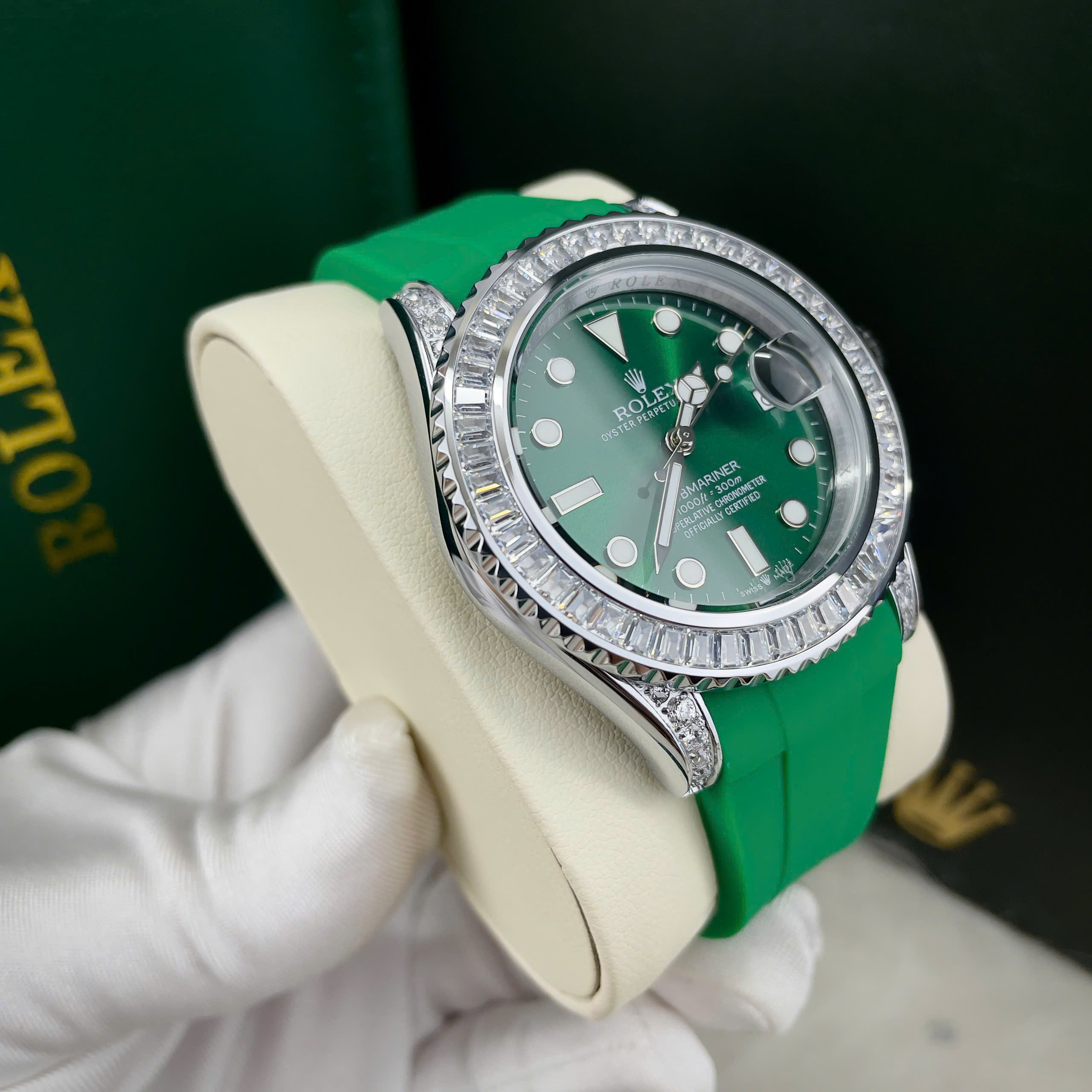 Đồng hồ Rolex Submariner nam niềng đá dây cao su xanh lá Fake cao cấp 40mm (7) Đồng hồ Rolex Submariner nam niềng đá dây cao su xanh lá Fake cao cấp 40mm