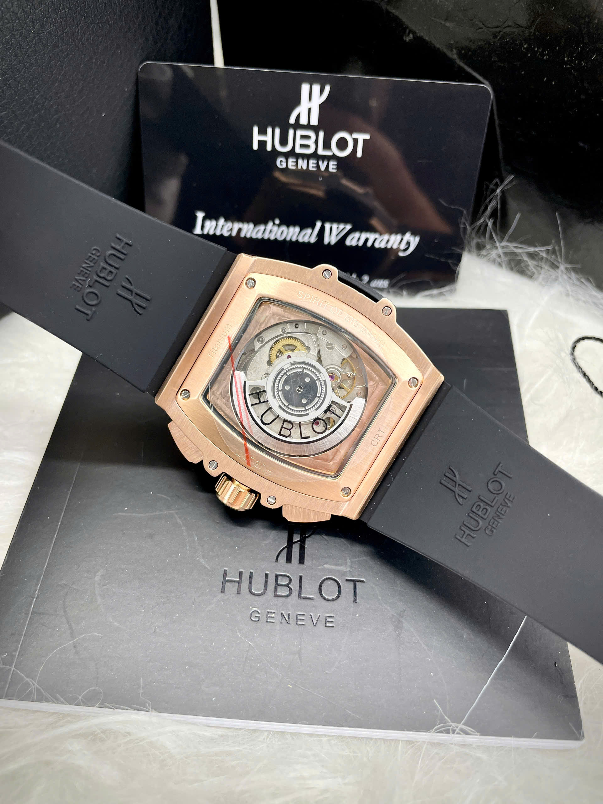 Đồng hồ Hublot Fake máy cơ Automatic Nhật Spirit of Big Bang king gold 45mm (1) Đồng hồ Hublot đính đá Spirit of Big Bang king gold Fake máy cơ Nhật 45mm (2)