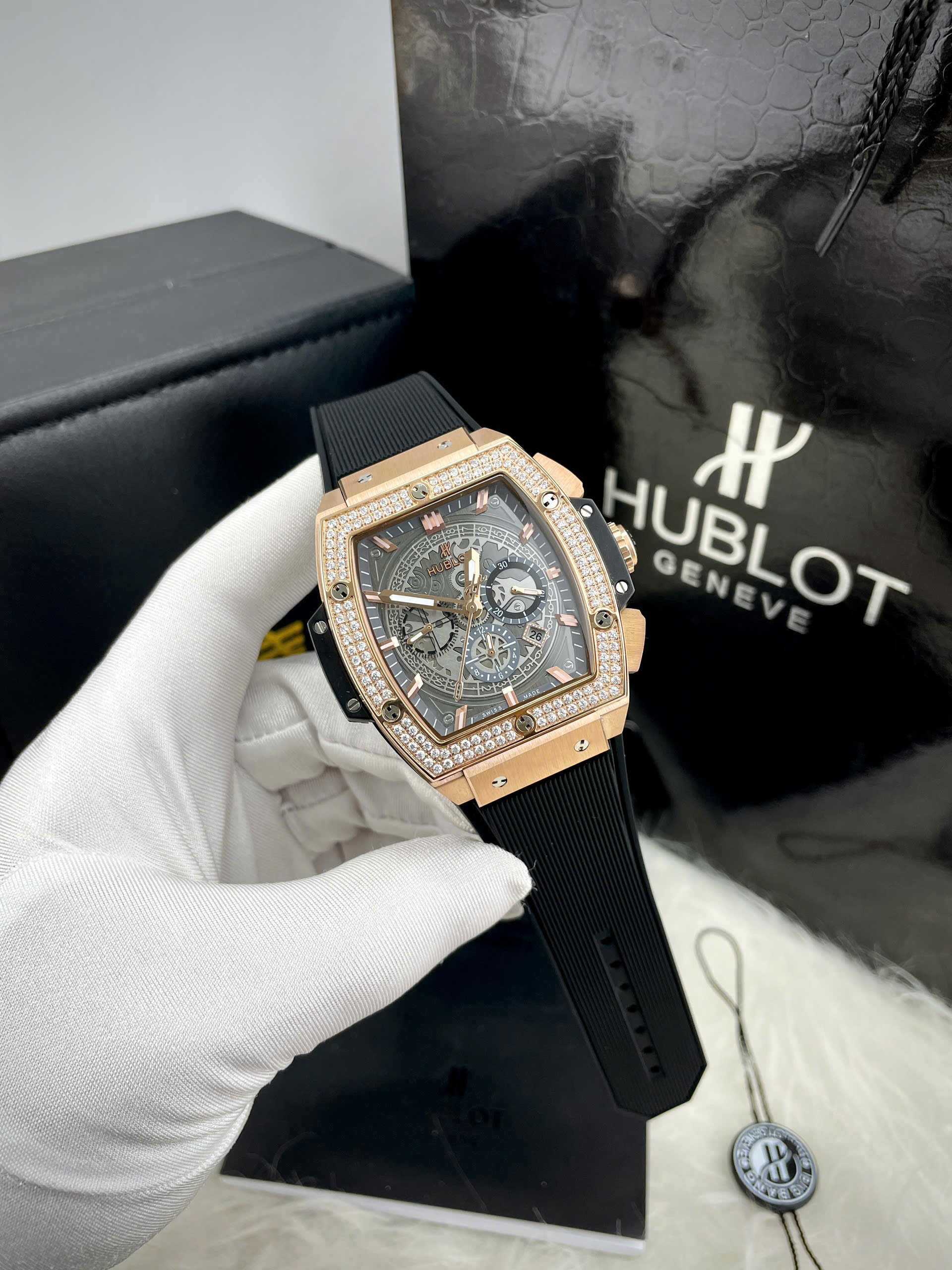 Đồng hồ Hublot đính đá Spirit of Big Bang king gold Fake máy cơ Nhật 45mm (3) Đồng hồ Hublot đính đá Spirit of Big Bang king gold Fake máy cơ Nhật 45mm (2)
