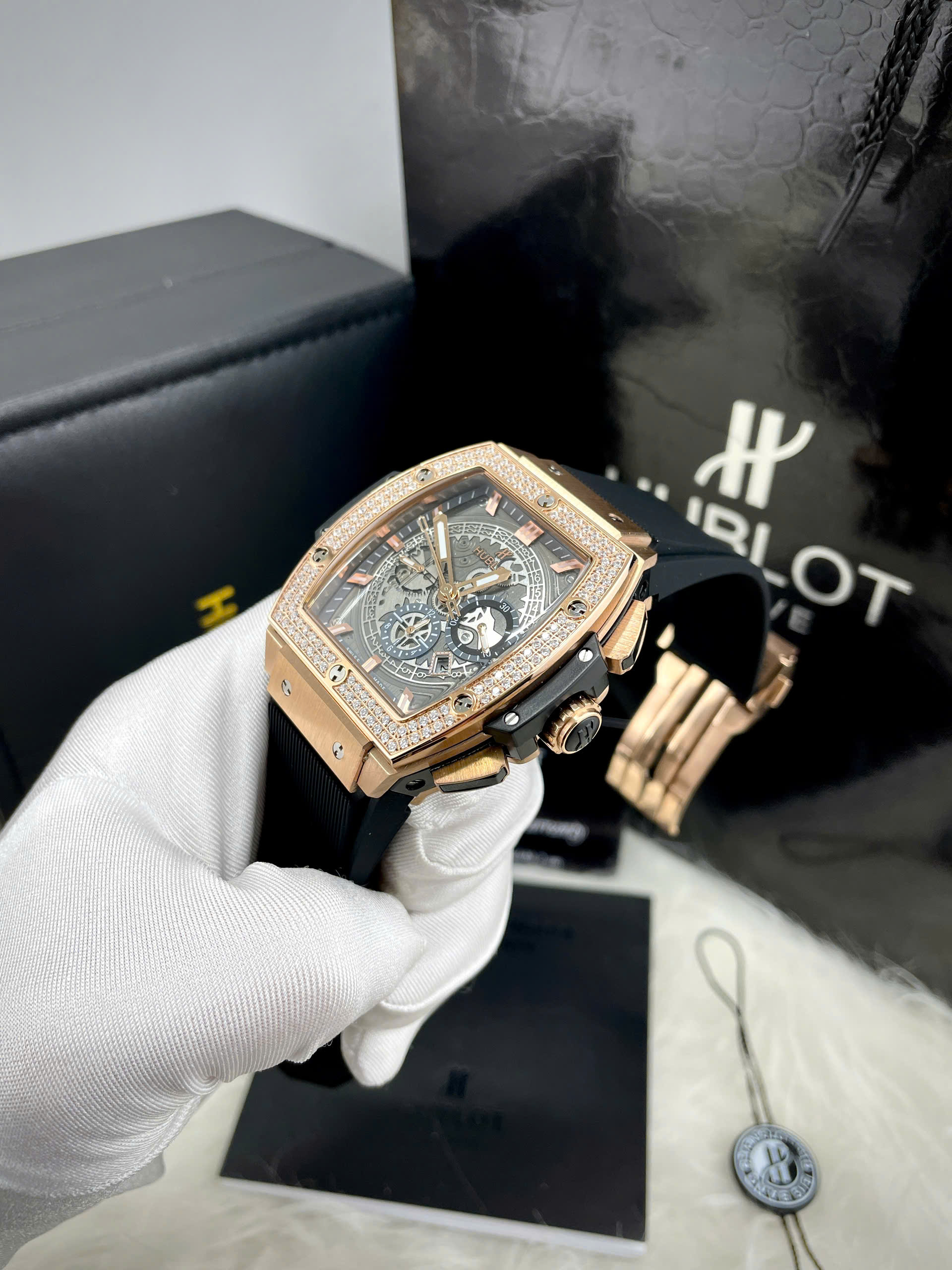 Đồng hồ Hublot đính đá Spirit of Big Bang king gold Fake máy cơ Nhật 45mm (4) Đồng hồ Hublot đính đá Spirit of Big Bang king gold Fake máy cơ Nhật 45mm (2)