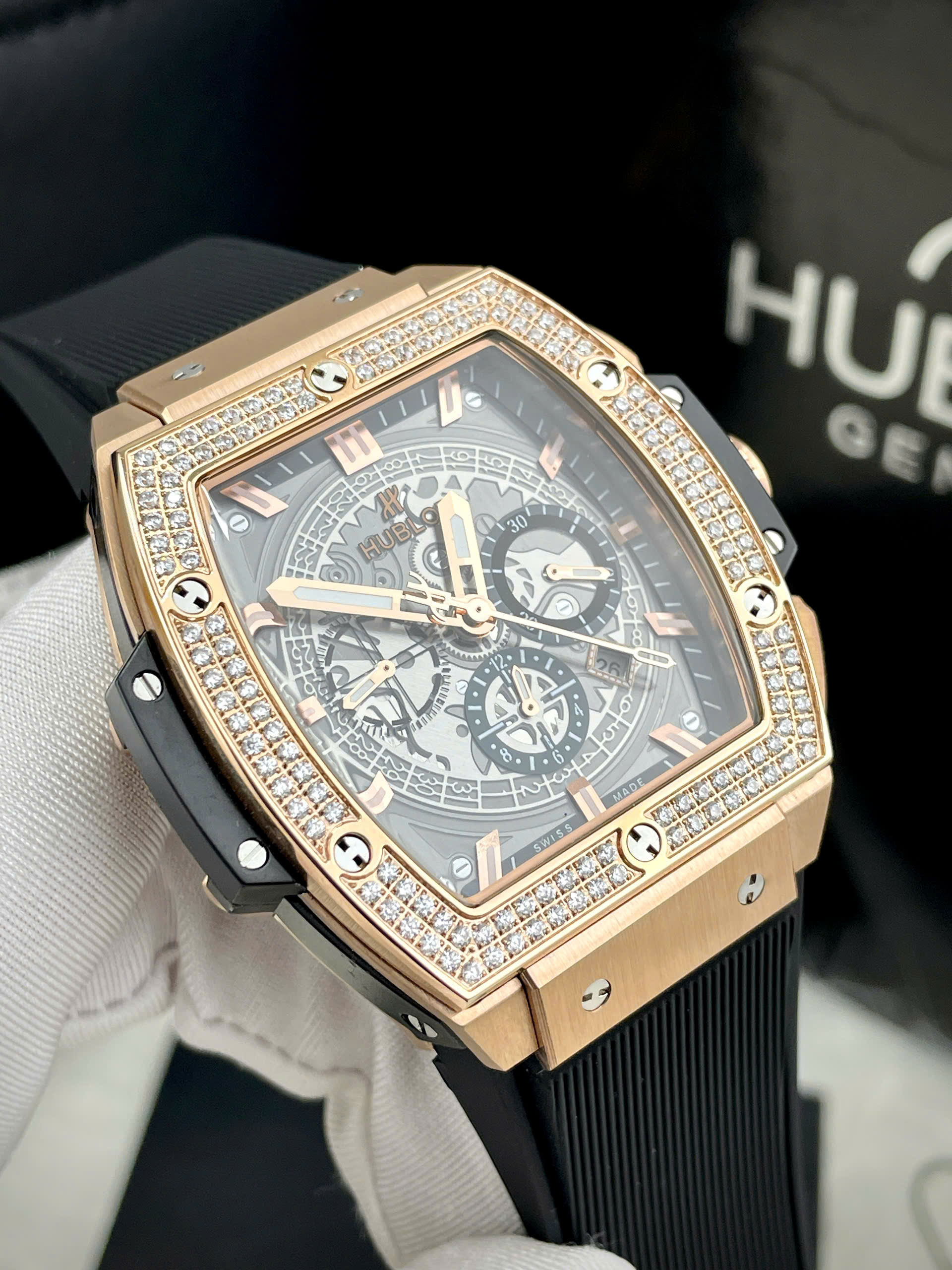 Đồng hồ Hublot đính đá Spirit of Big Bang king gold Fake máy cơ Nhật 45mm (6) Đồng hồ Hublot đính đá Spirit of Big Bang king gold Fake máy cơ Nhật 45mm (2)