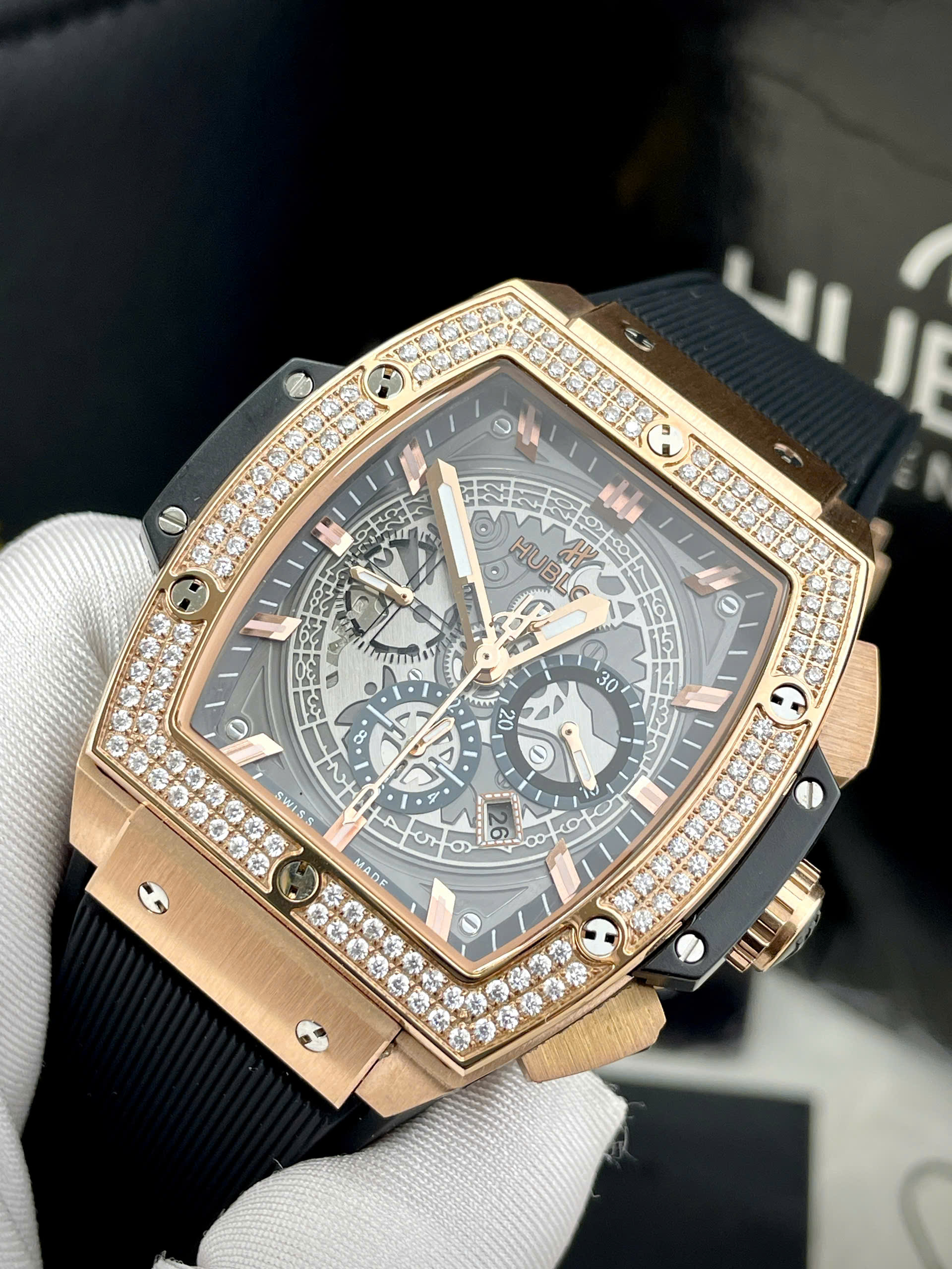 Đồng hồ Hublot đính đá Spirit of Big Bang king gold Fake máy cơ Nhật 45mm (7) Đồng hồ Hublot đính đá Spirit of Big Bang king gold Fake máy cơ Nhật 45mm (2)