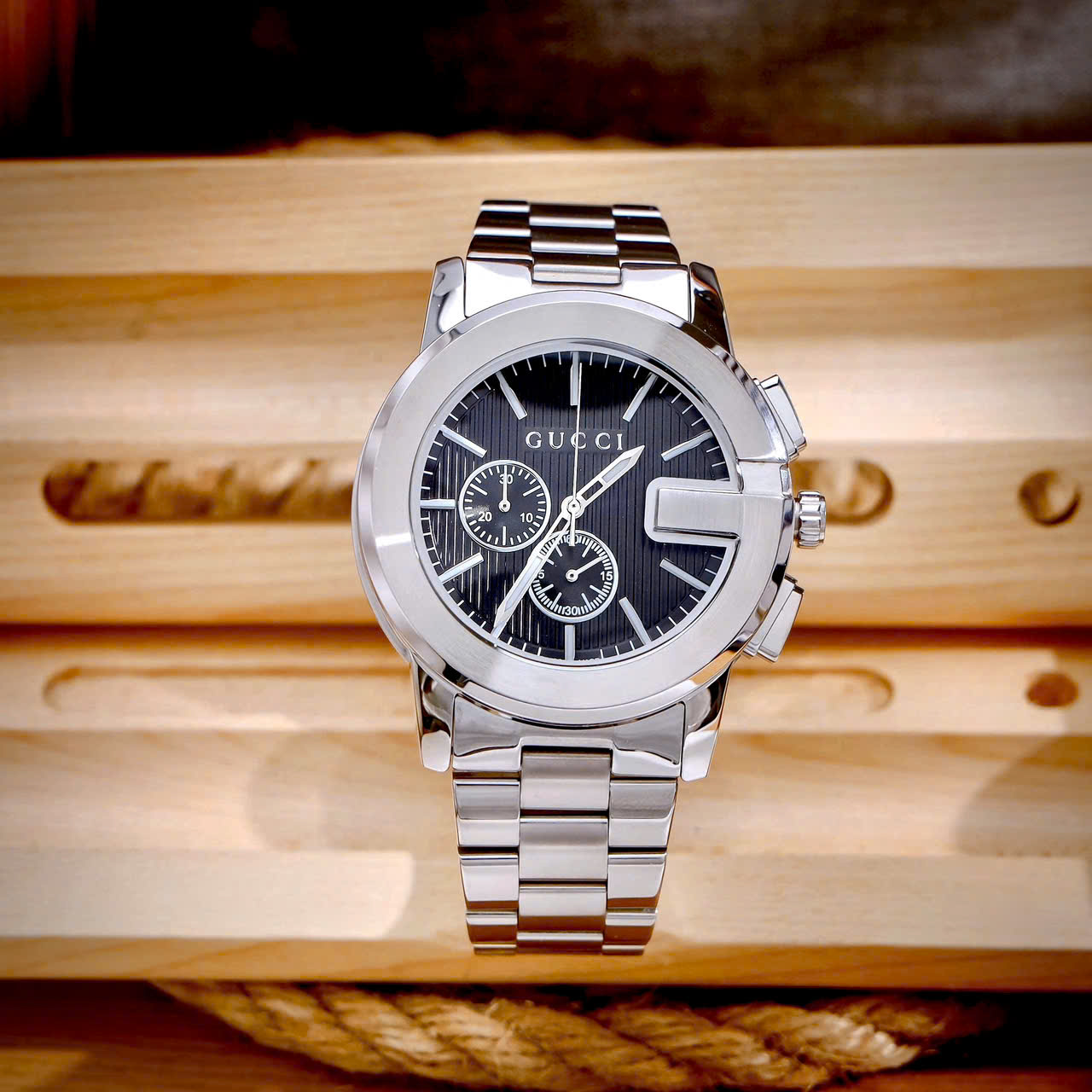 Đồng Hồ Gucci Chronograph Like Auth Dây Kim Loại Mặt Số Đen Máy Pin Nam 44mm (1) Đồng Hồ Gucci Chronograph Like Auth Dây Kim Loại Mặt Số Đen Máy Pin Nam 44mm (8)