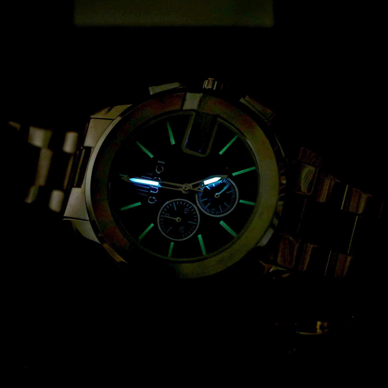 Đồng Hồ Gucci Chronograph Like Auth Dây Kim Loại Mặt Số Đen Máy Pin Nam 44mm (5) Đồng Hồ Gucci Chronograph Like Auth Dây Kim Loại Mặt Số Đen Máy Pin Nam 44mm (8)