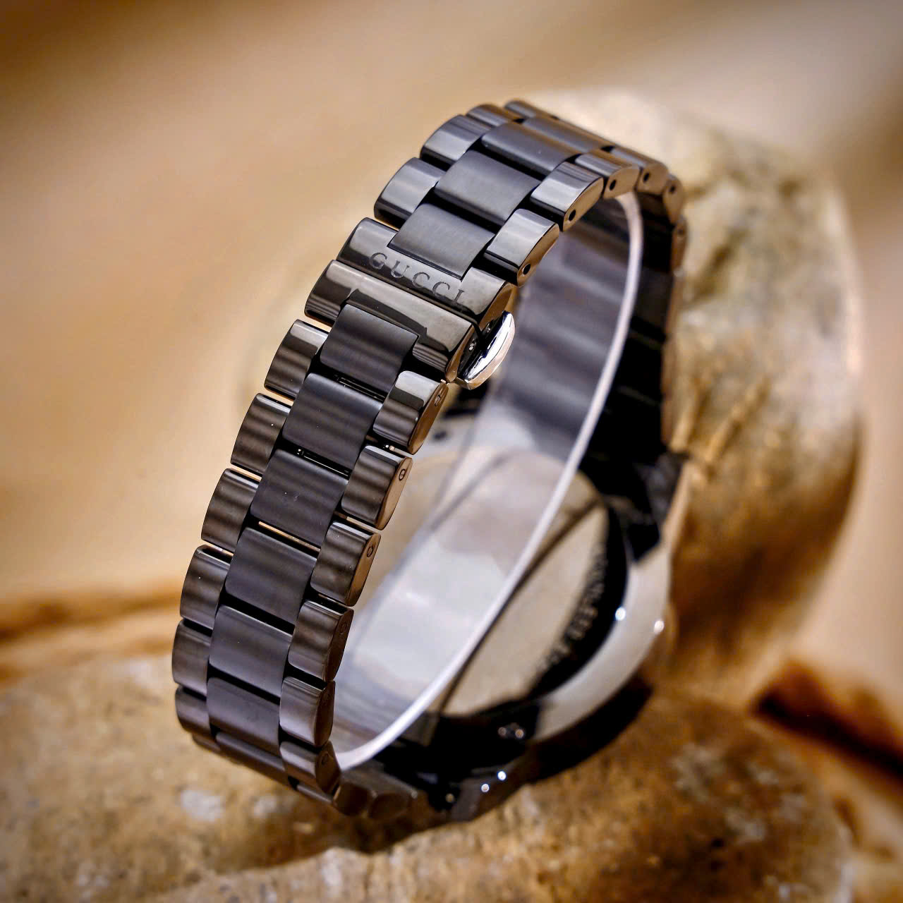 Đồng Hồ Gucci Chronograph Like Auth Màu Đen Nam Dây Thép Đen 44mm (7) Đồng Hồ Gucci Chronograph Like Auth Màu Đen Nam Dây Thép Đen 44mm (2)