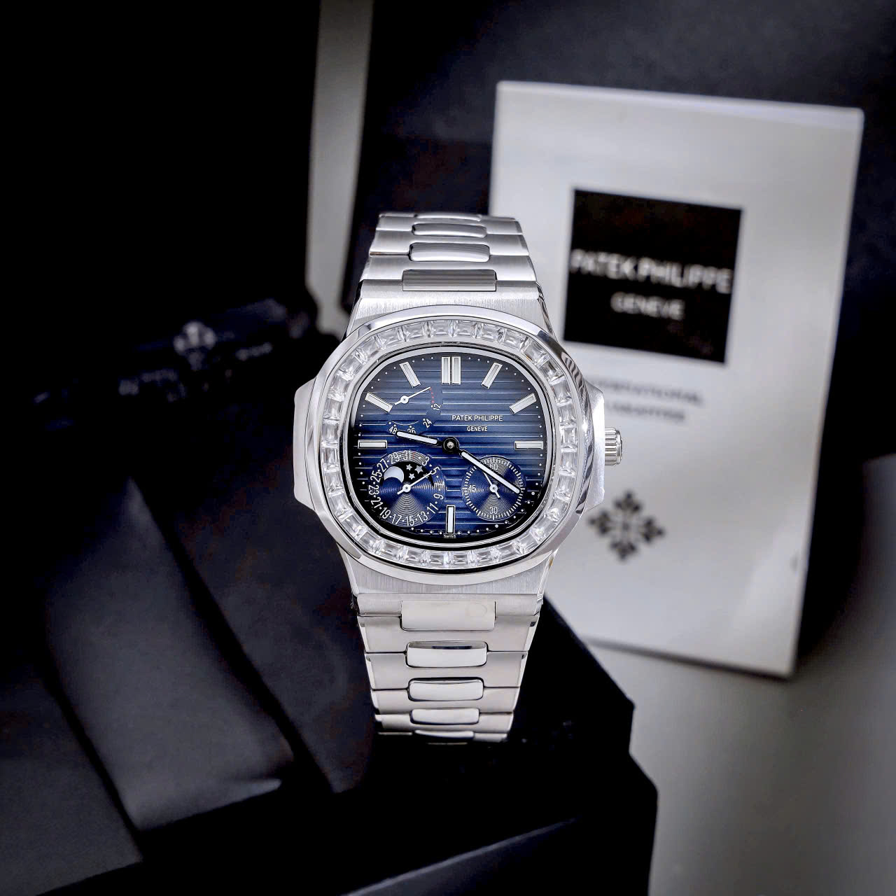 Đồng Hồ Patek Philippe Fake Cao Cấp Nautilus 5724 Mặt Xanh Blue Máy Cơ Nhật 40mm (1) Đồng Hồ Patek Philippe Fake Cao Cấp Nautilus 5724 Mặt Xanh Blue Máy Cơ Nhật 40mm (8)
