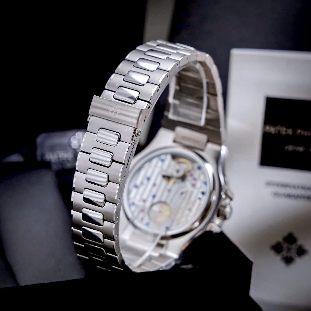 Đồng Hồ Patek Philippe Fake Cao Cấp Nautilus 5724 Mặt Xanh Blue Máy Cơ Nhật 40mm (7)