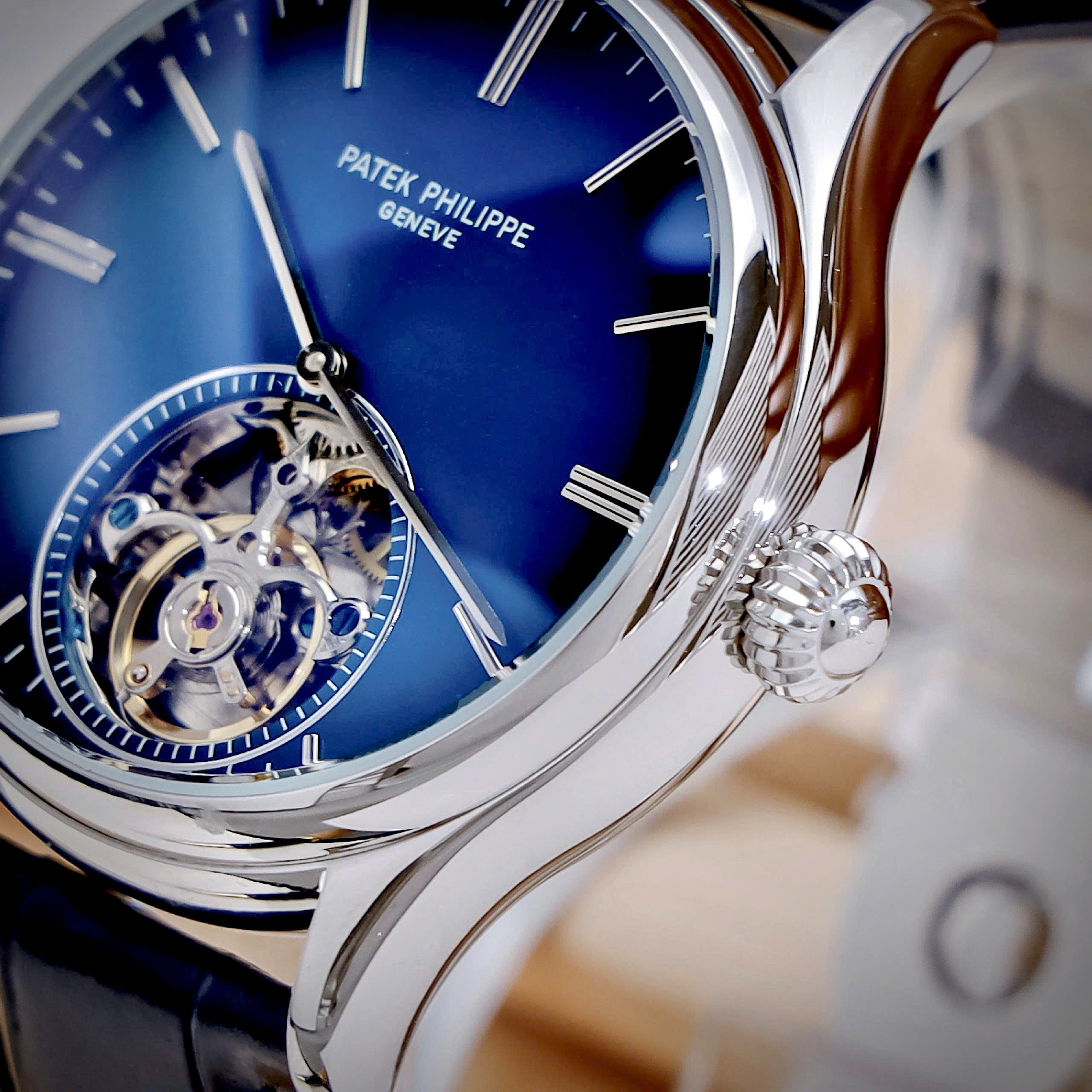 Đồng hồ Patek Philippe Genève nam xanh blue lộ cơ Tourbillon fake cao cấp 42mm (3) Đồng hồ Patek Philippe Genève nam xanh blue lộ cơ Tourbillon fake cao cấp 42mm