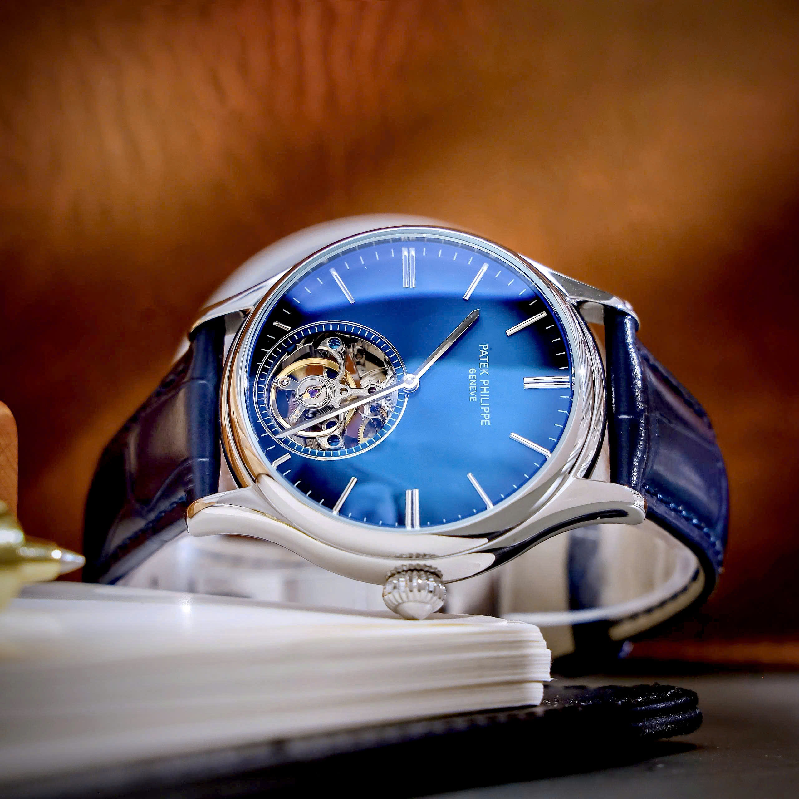 Đồng hồ Patek Philippe Genève nam xanh blue lộ cơ Tourbillon fake cao cấp 42mm (4) Đồng hồ Patek Philippe Genève nam xanh blue lộ cơ Tourbillon fake cao cấp 42mm